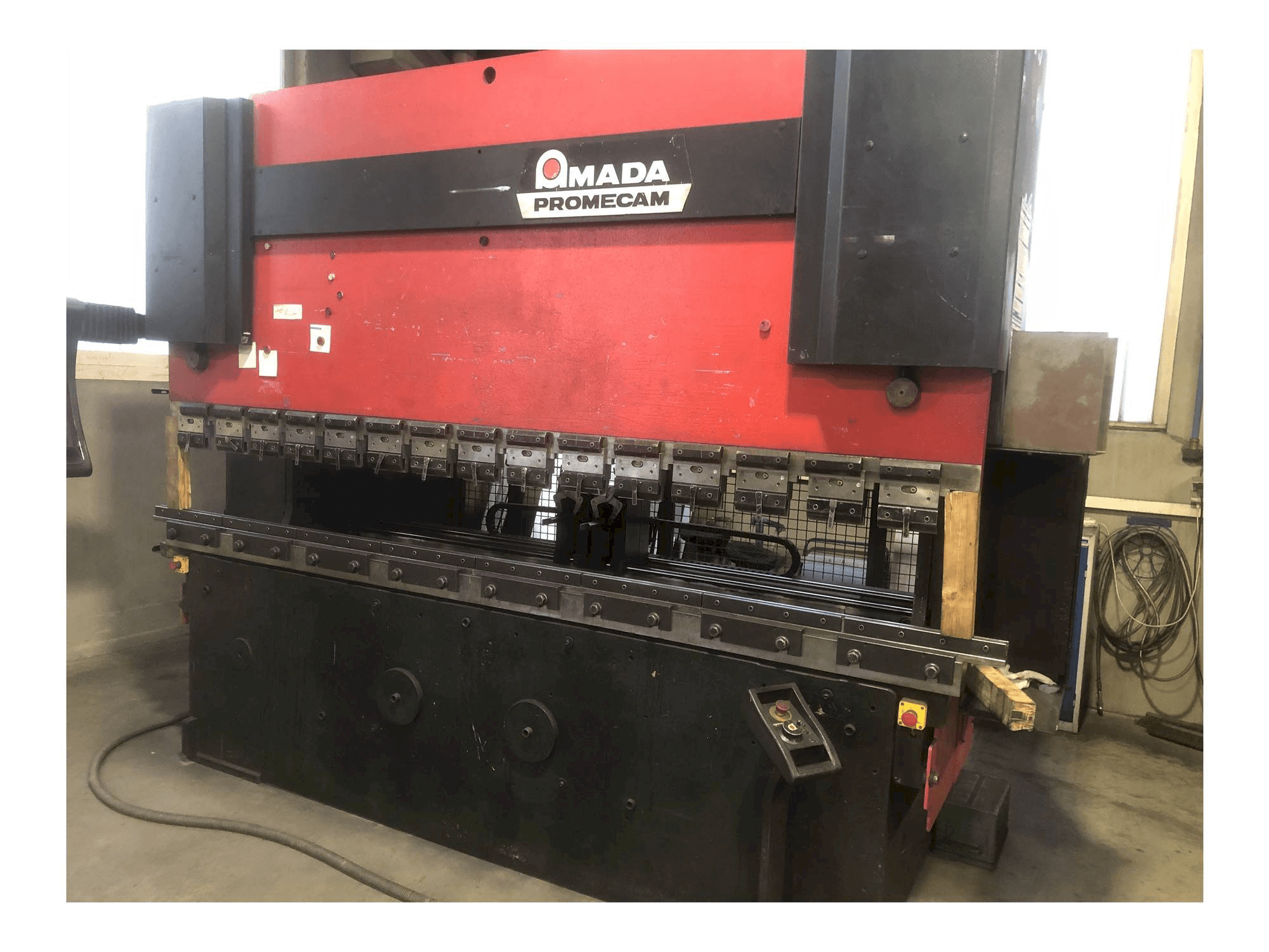 AMADA HFB 125-maskinen framifrån
