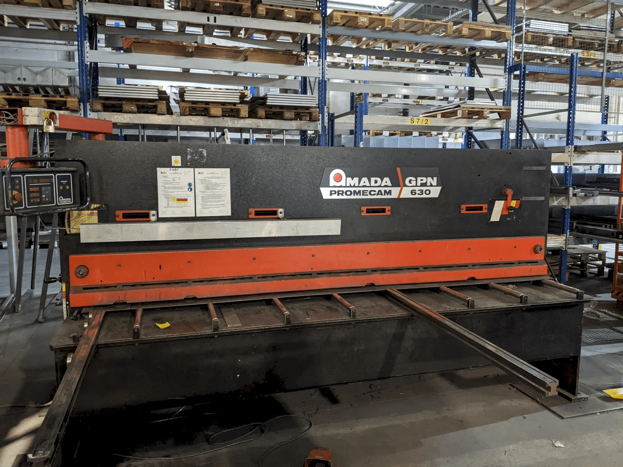 AMADA Promecam Gpn 630-maskinen framifrån