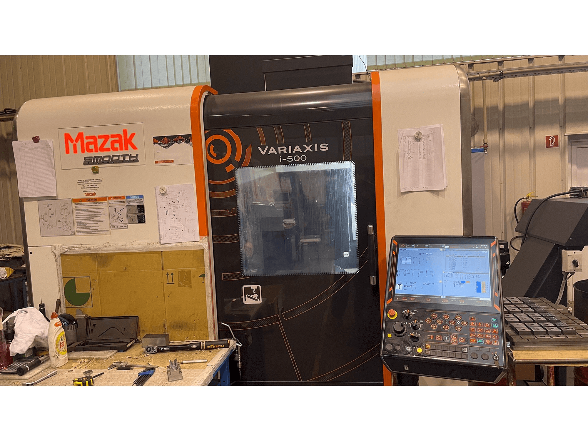Mazak Variaxis i-500-maskinen framifrån