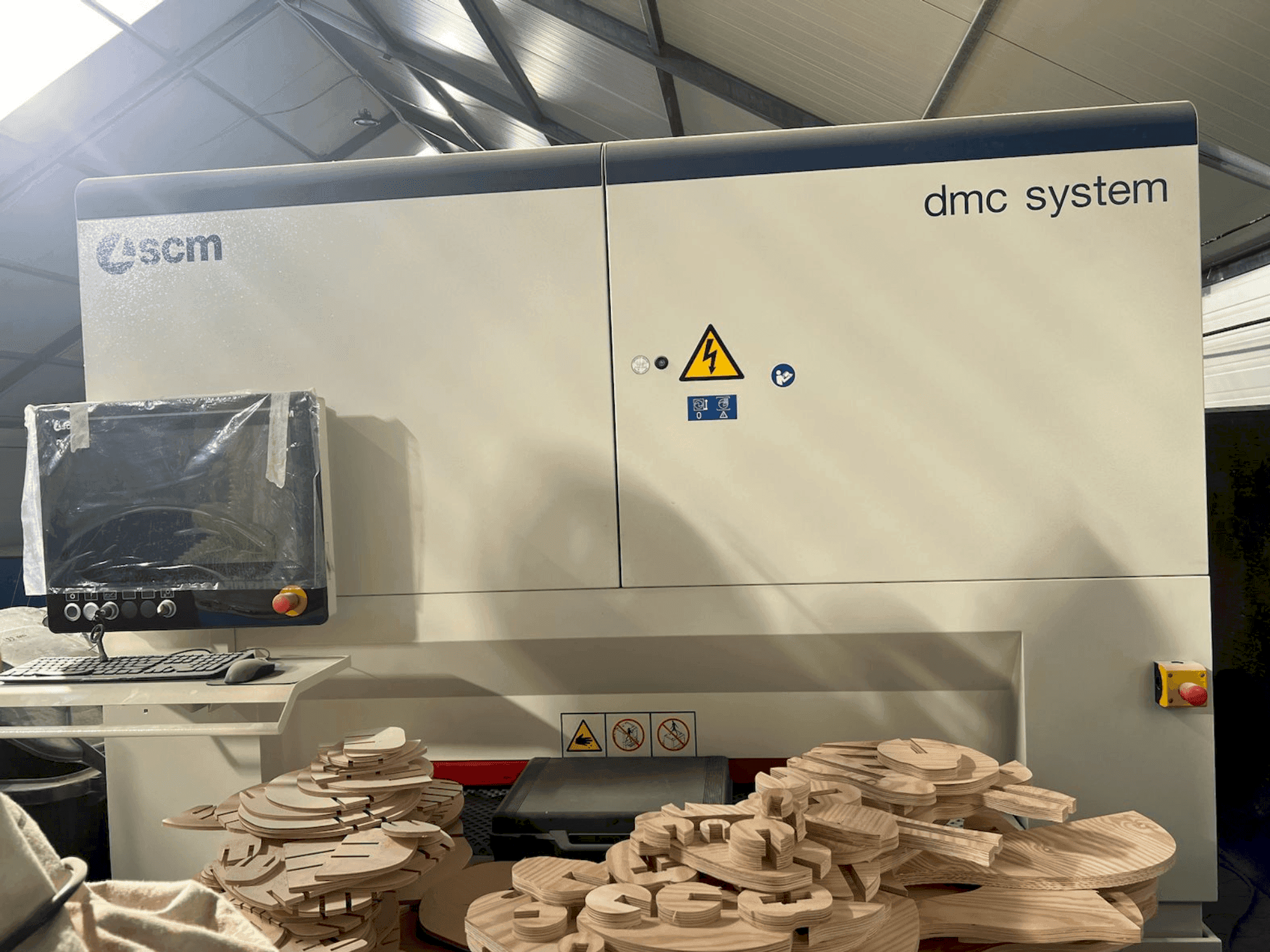 SCM DMC SYSTEM-maskinen framifrån