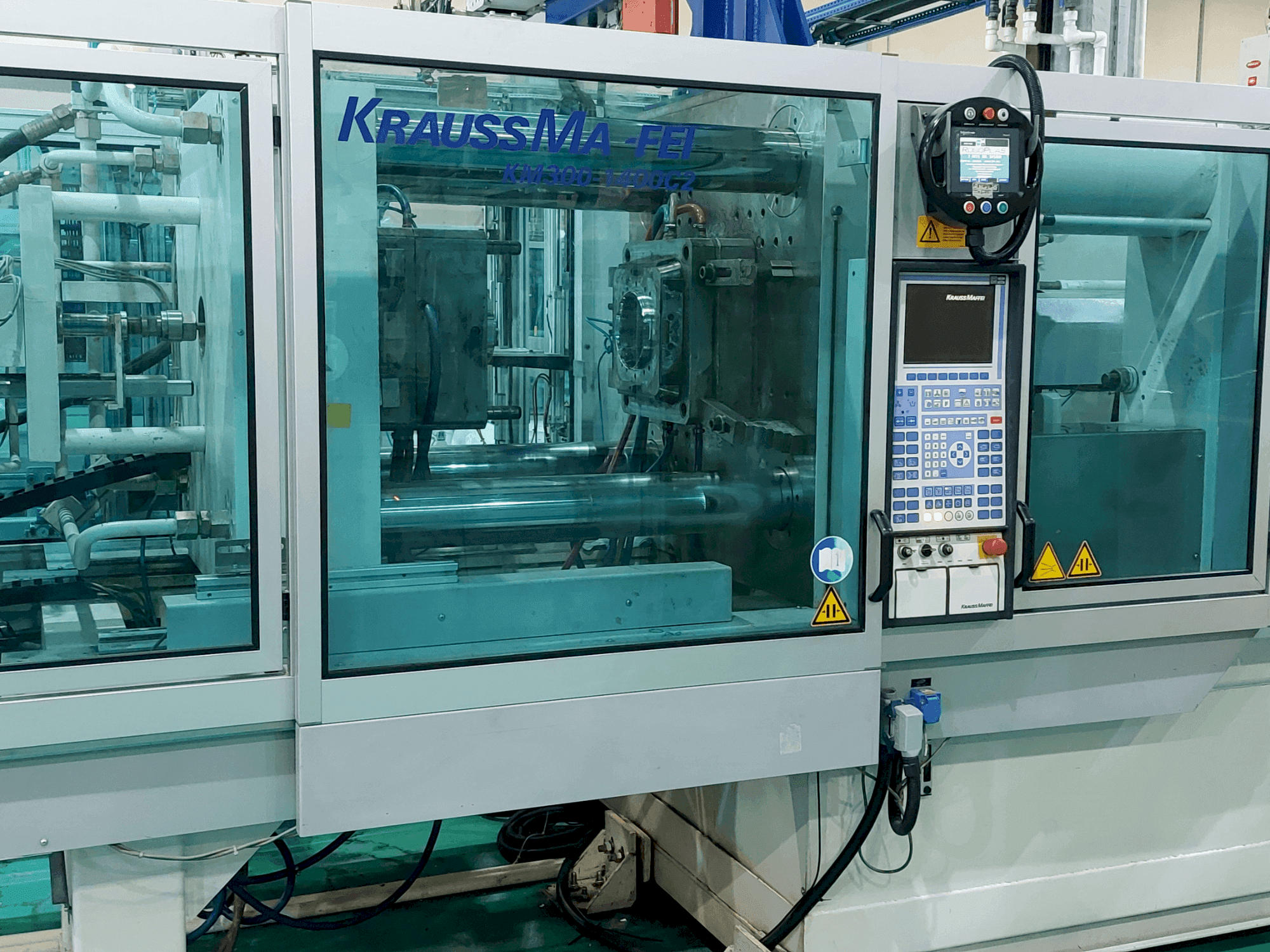 Krauss Maffei 300 – 1400 C2-maskinen framifrån