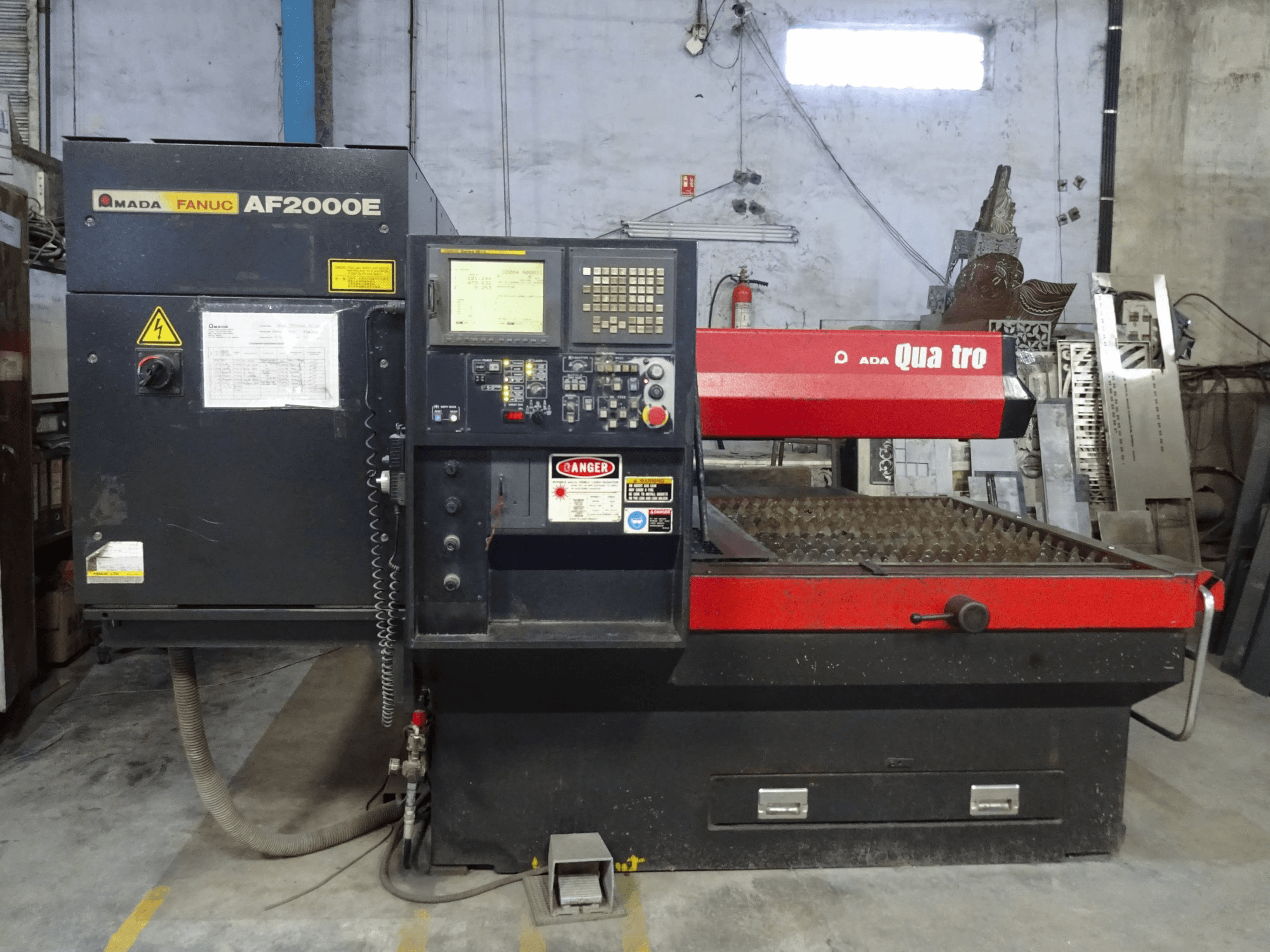 AMADA-maskinen framifrånQuattro AF2000E