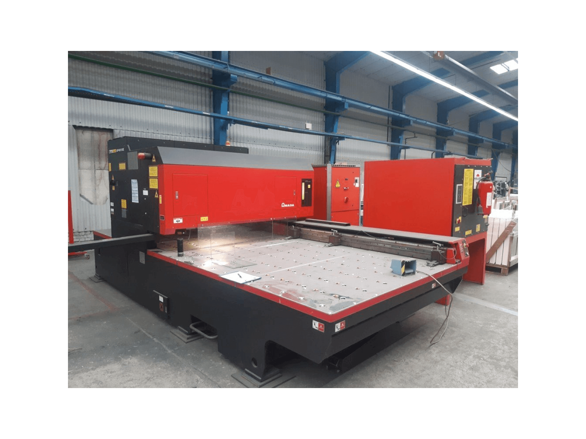 AMADA LC 2415 Alpha III-maskinen framifrån