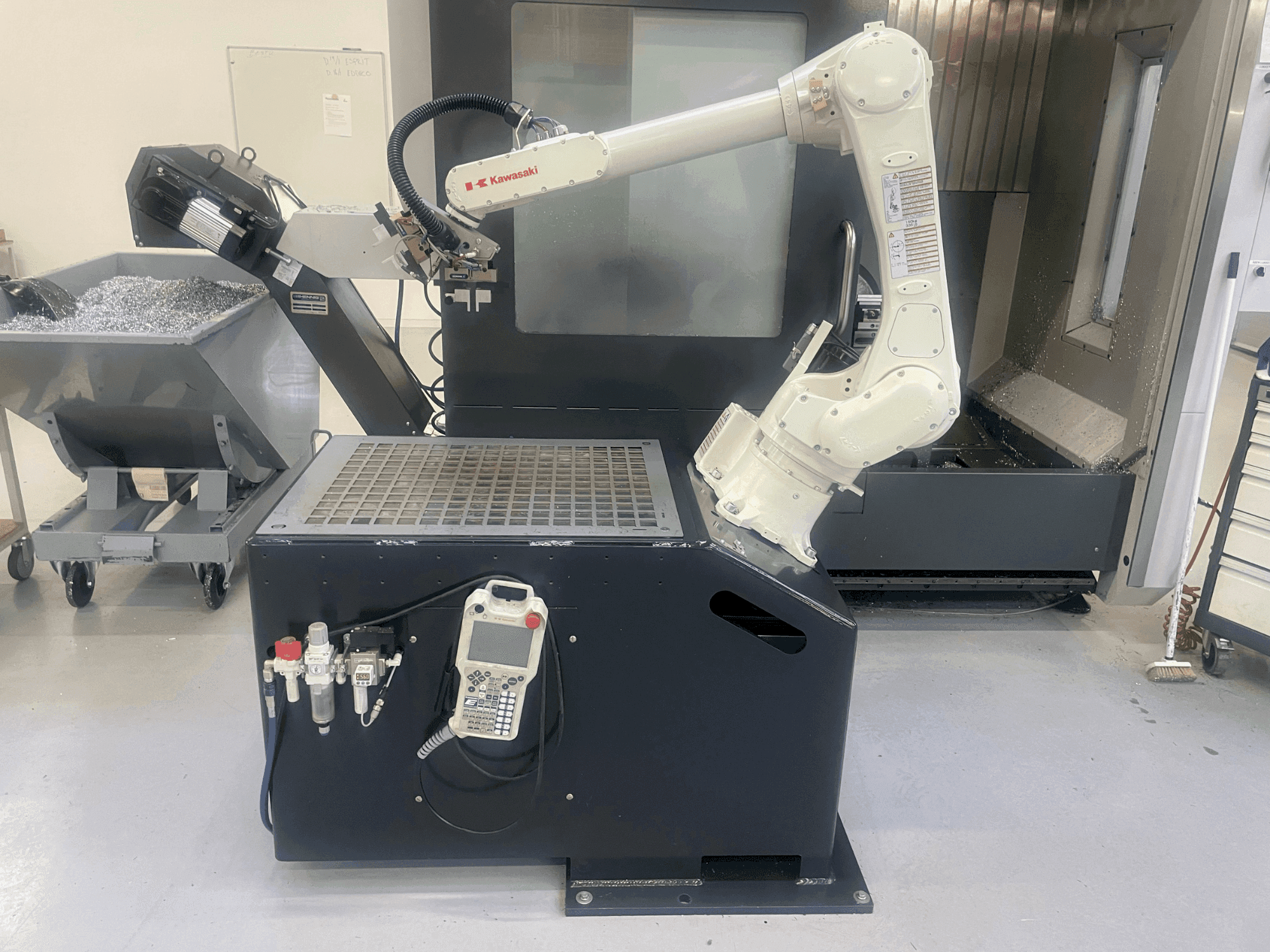 Kawasaki RS006L-maskinen framifrån