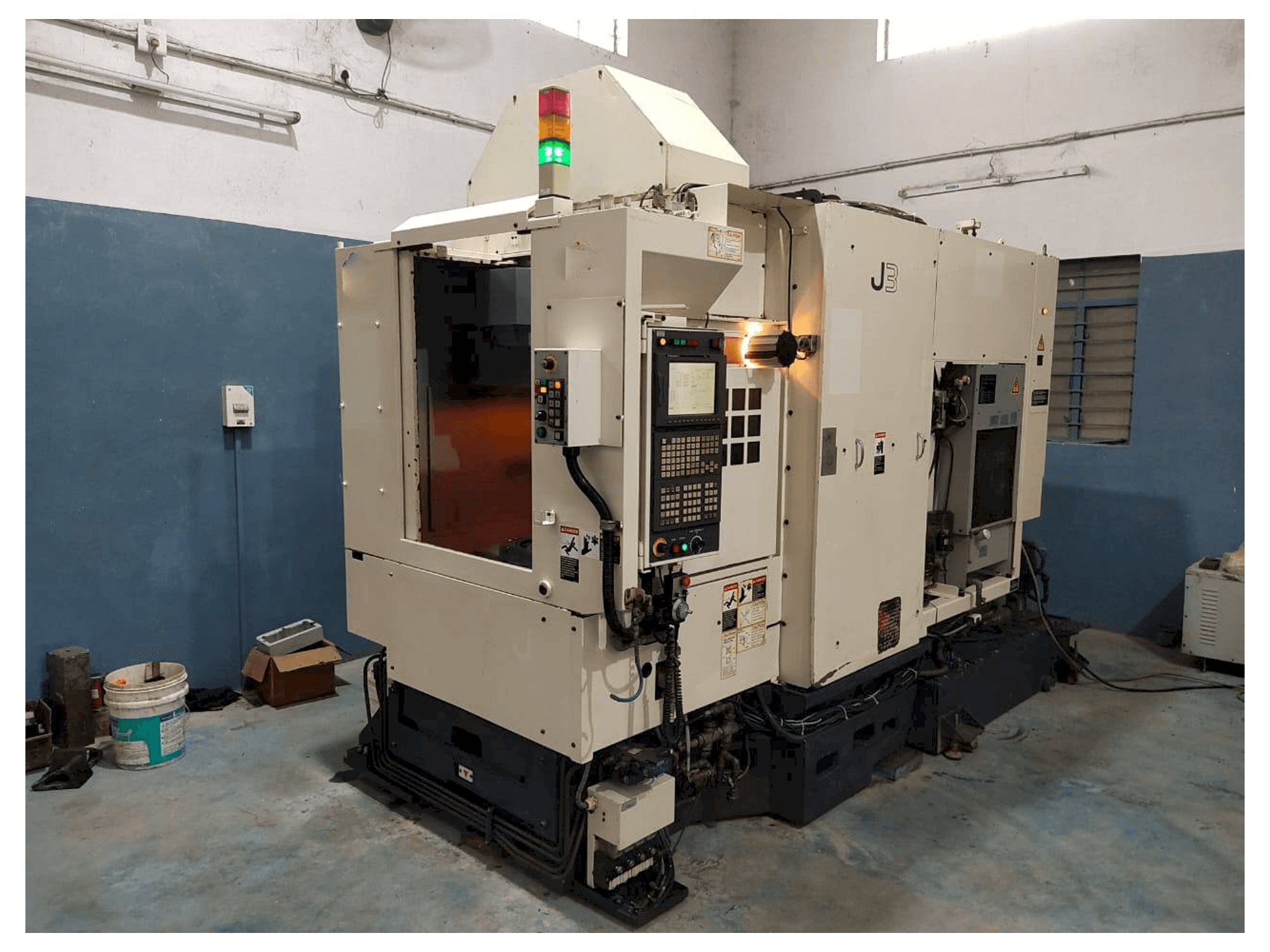 Makino J3-maskinen framifrån
