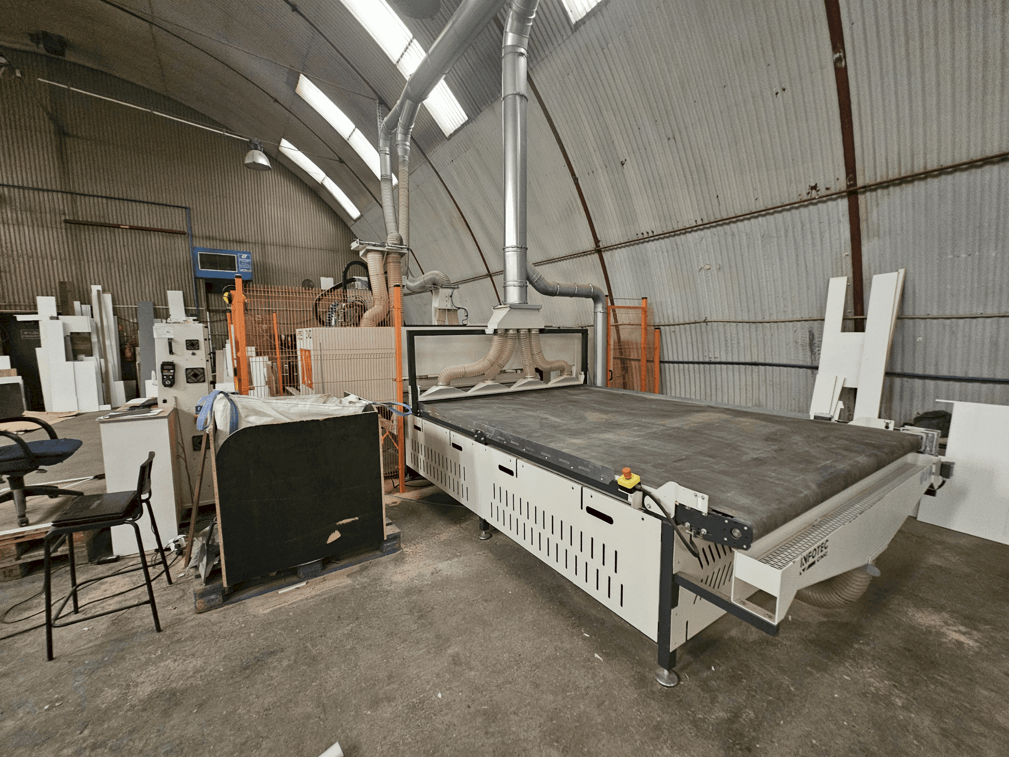 INFOTEC 3121 PRO EVO-maskinen framifrån