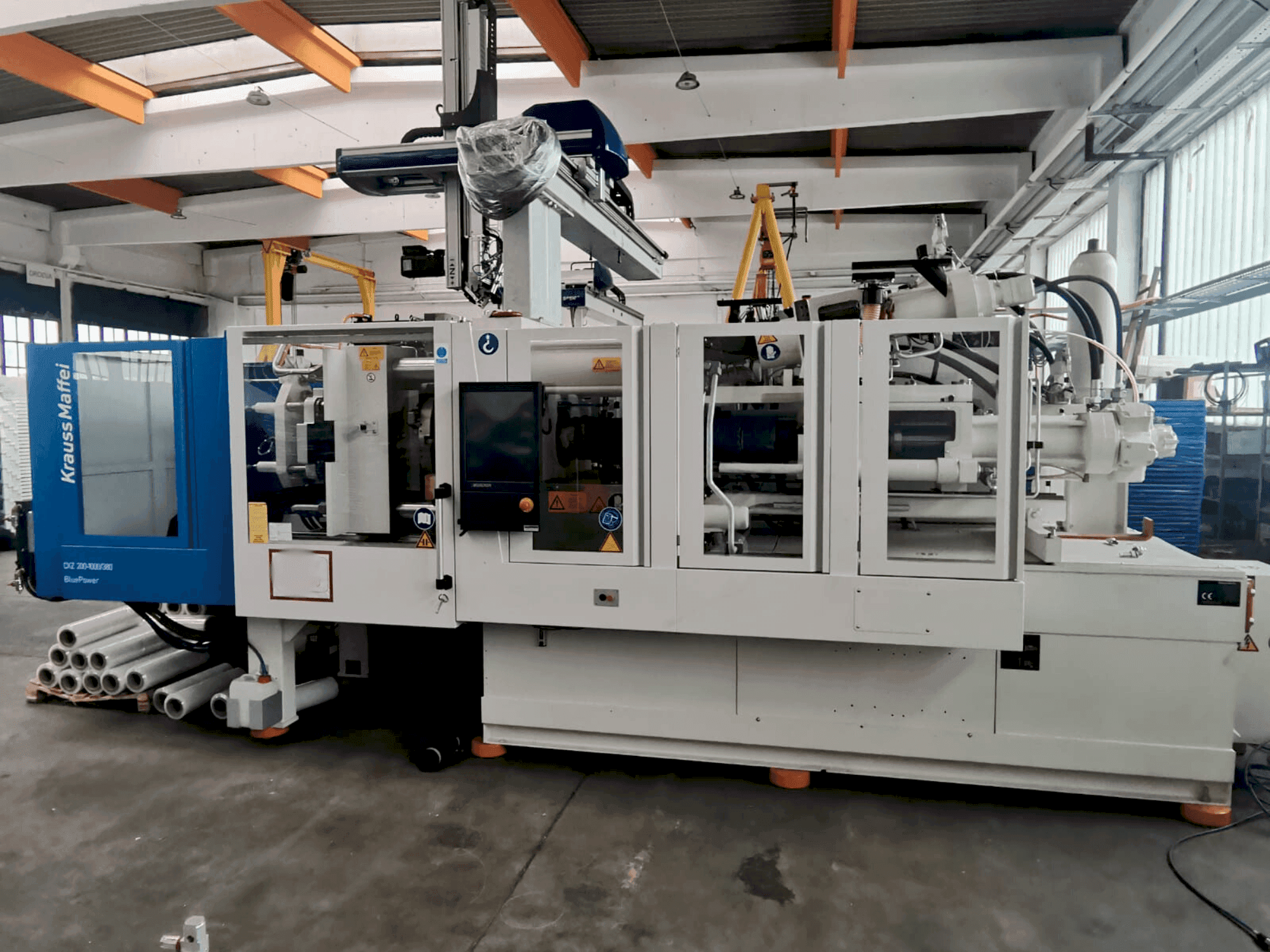 Krauss Maffei 200-1000-380 CX Z-maskinen framifrån