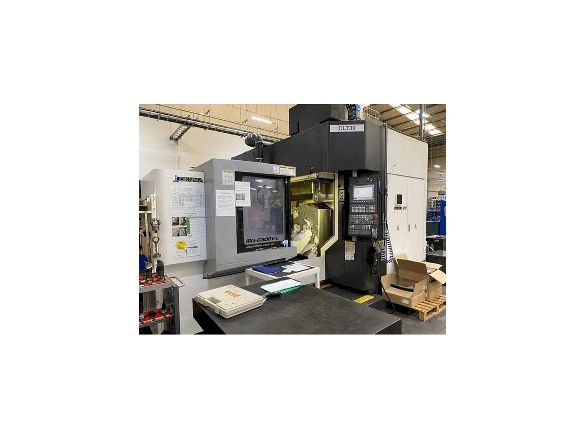 Okuma MU 6300V-L-maskinen framifrån