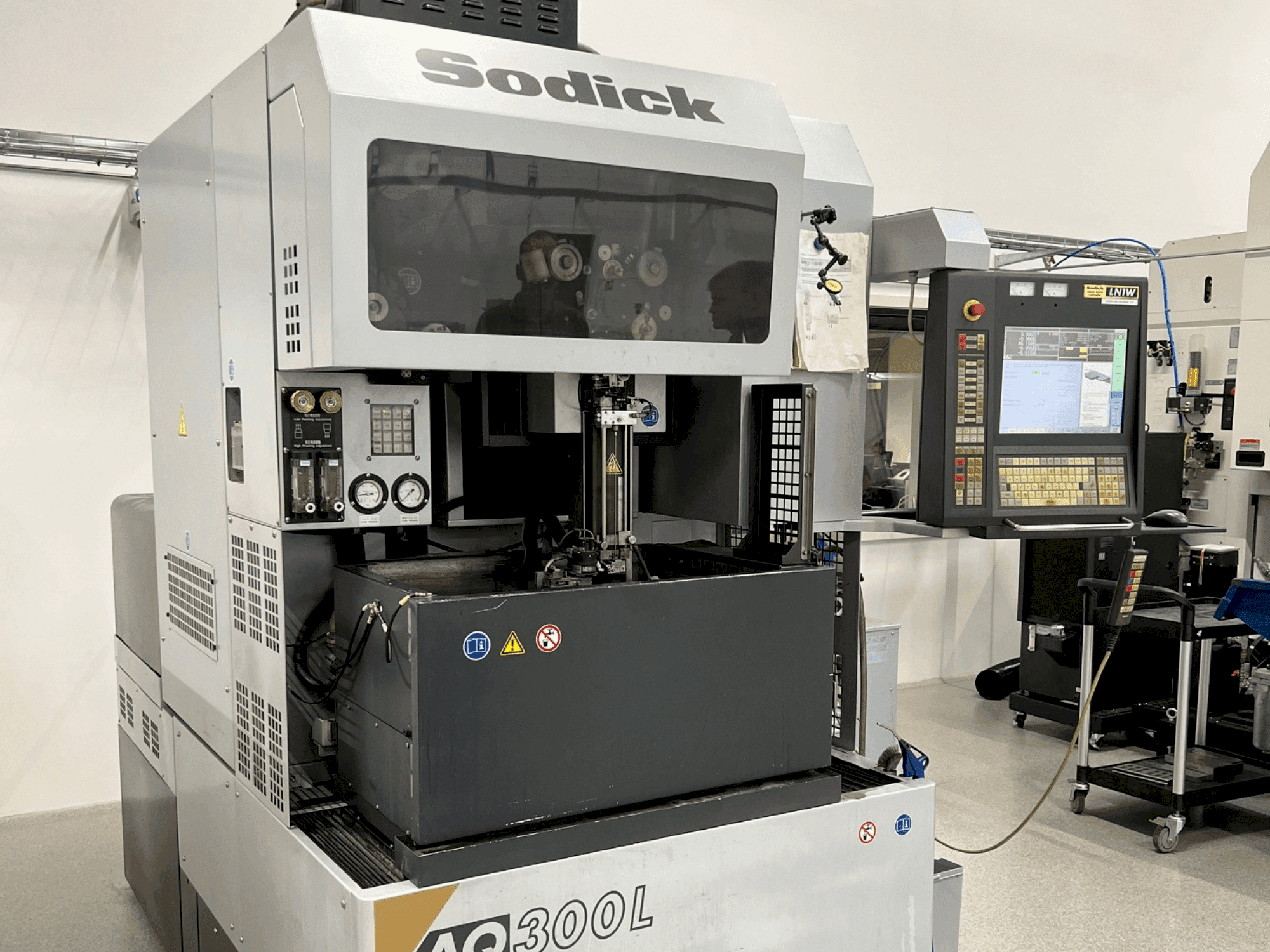 Sodick AQ300L-maskinen framifrån