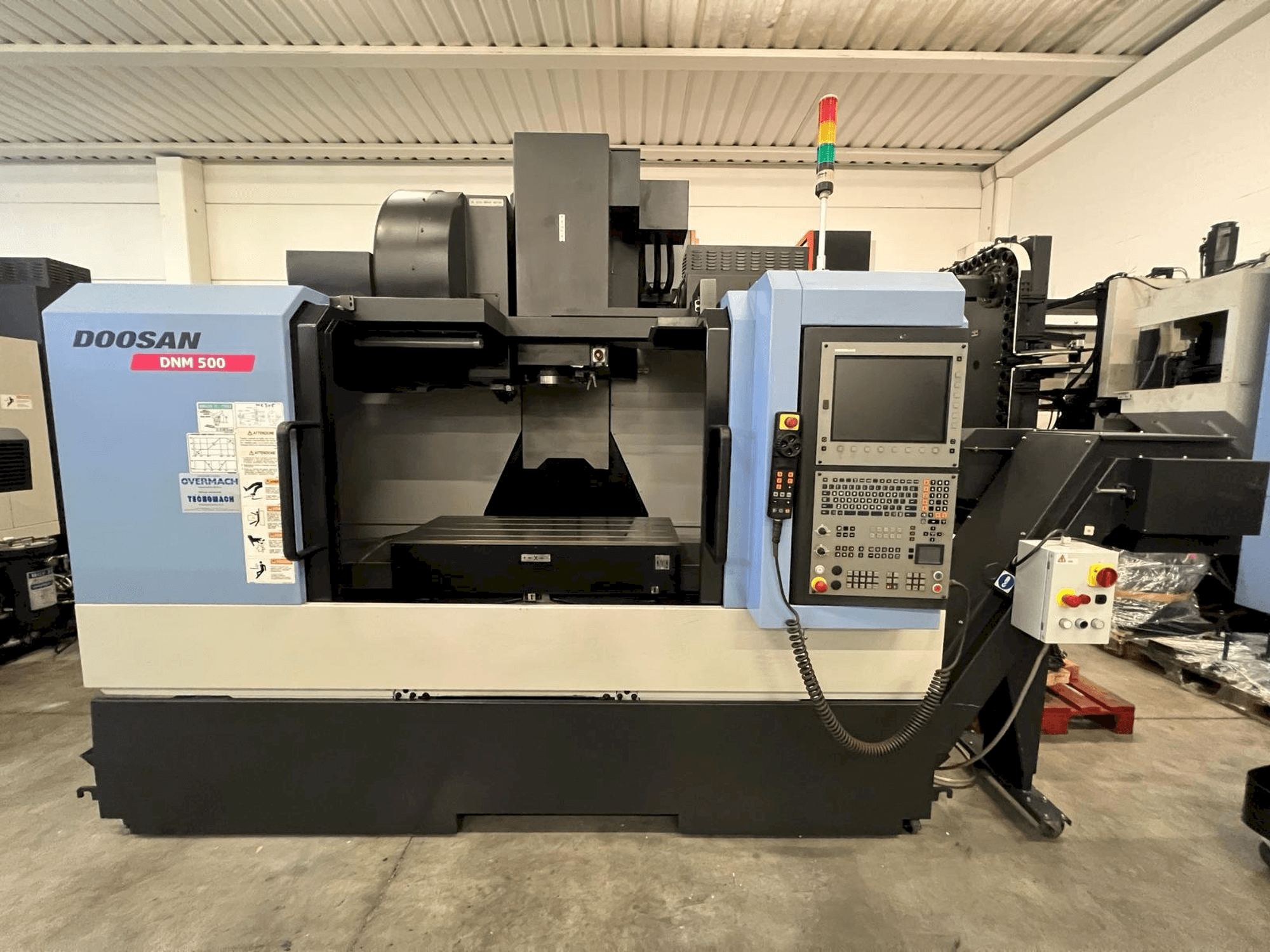 DOOSAN DNM 500-maskinen framifrån