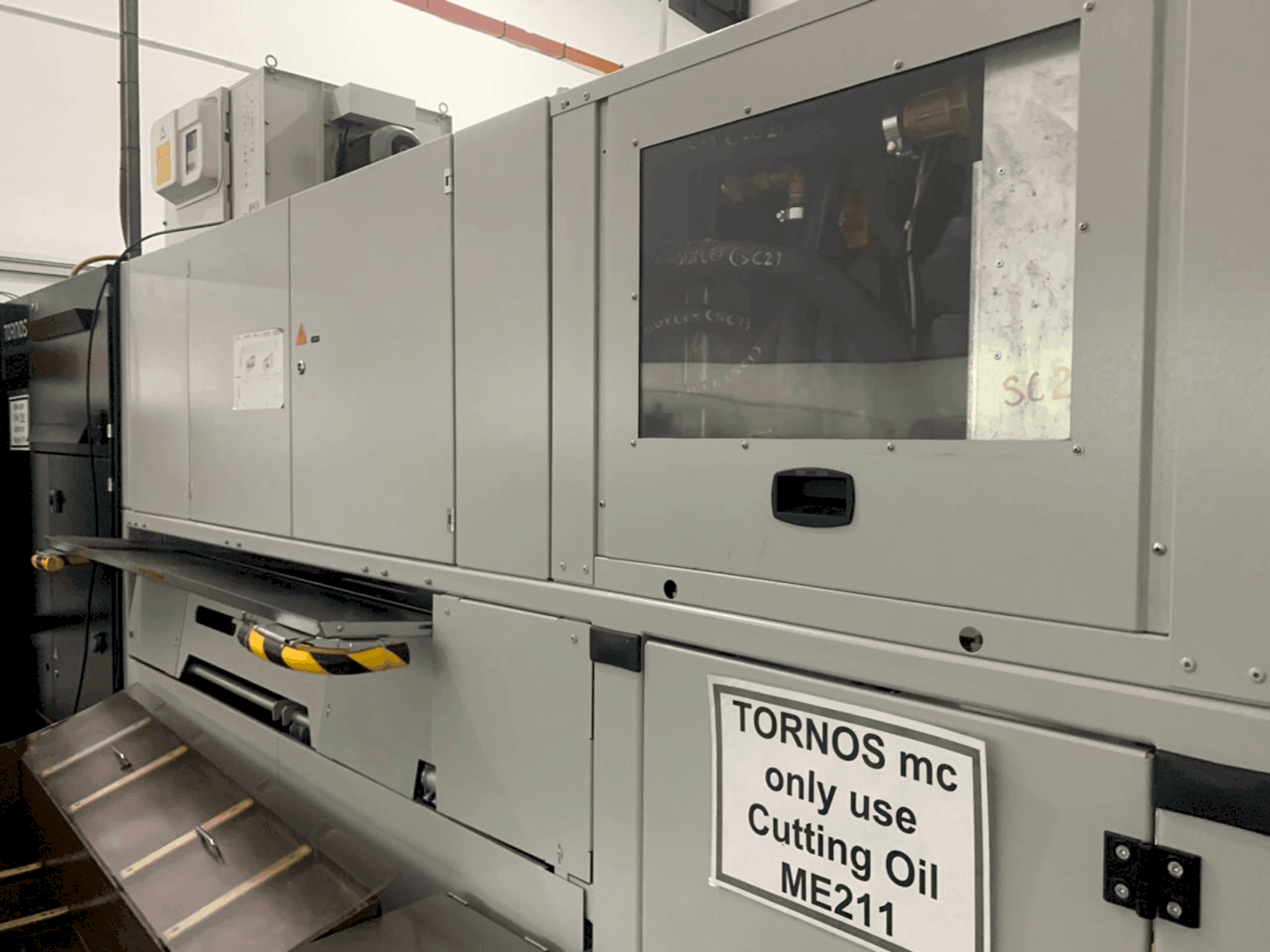 TORNOS MultiSwiss 6x16-maskinen framifrån