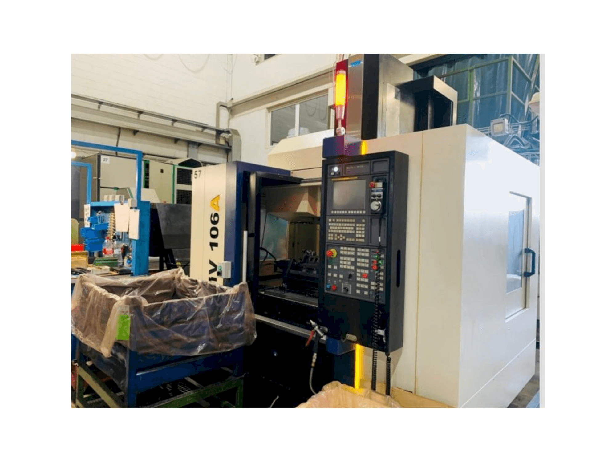 YCM NMV106A-maskinen framifrån