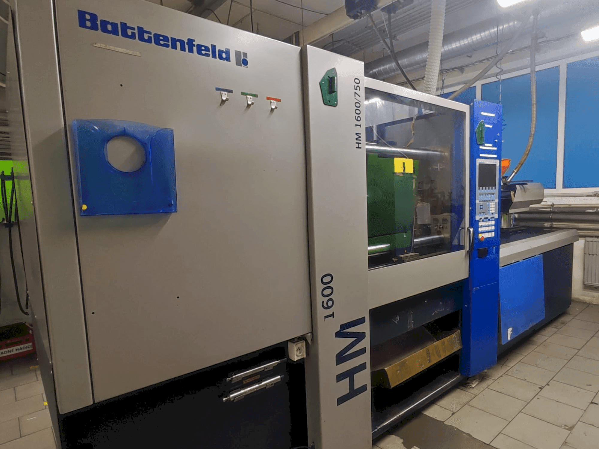 Battenfeld HM 1600/750-maskinen framifrån
