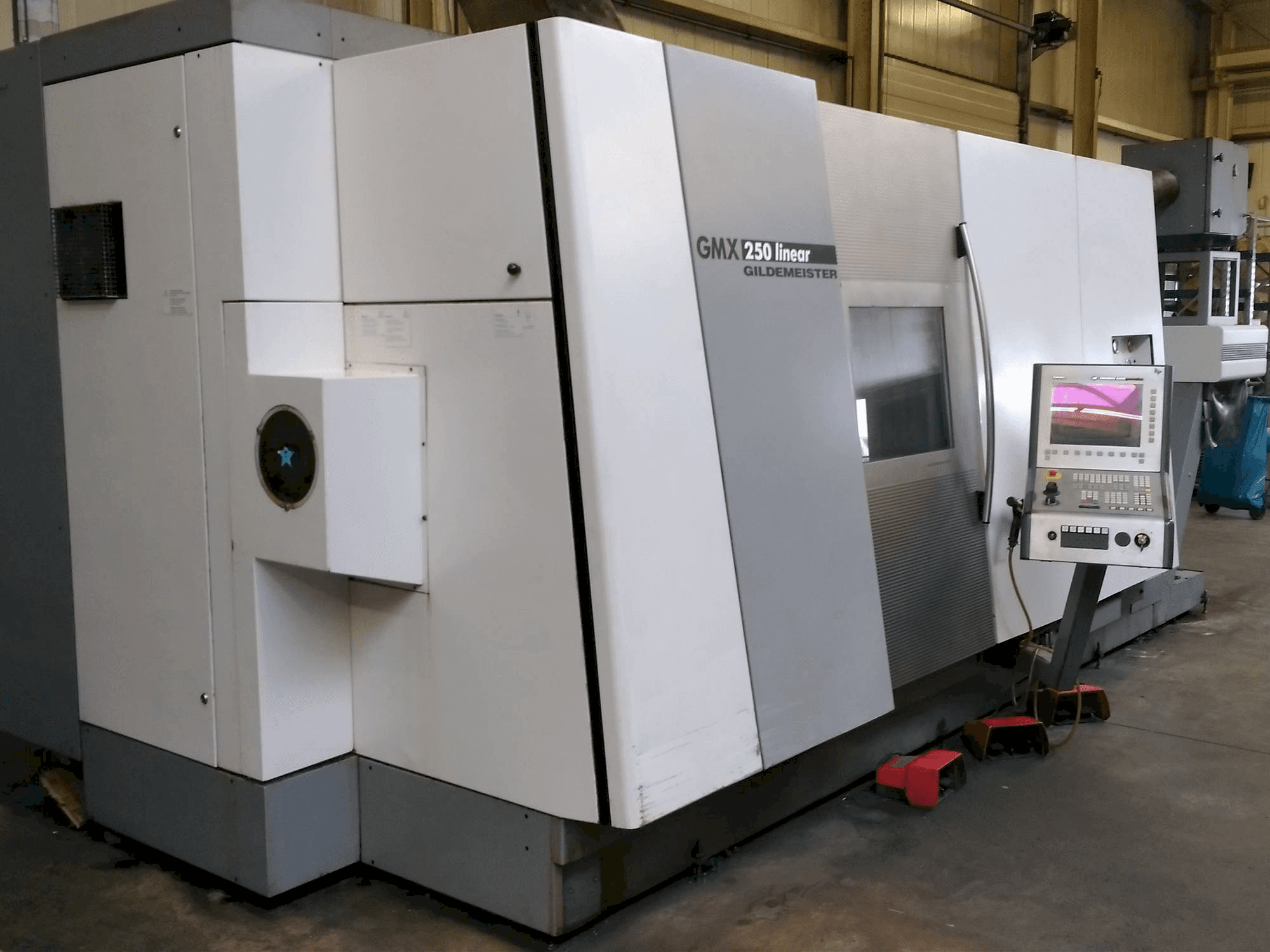 Gildemeister GMX 250 linear-maskinen framifrån