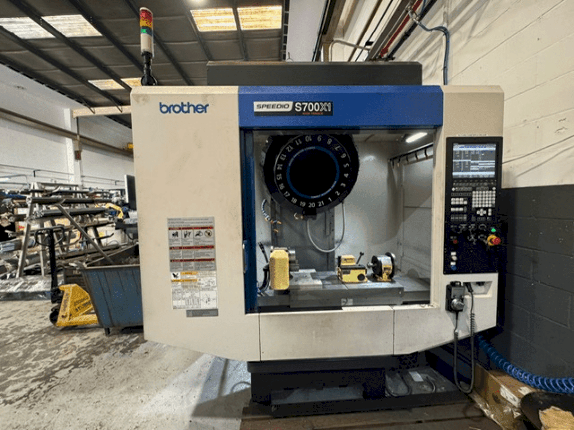 Brother Speedio S700X1-maskinen framifrån