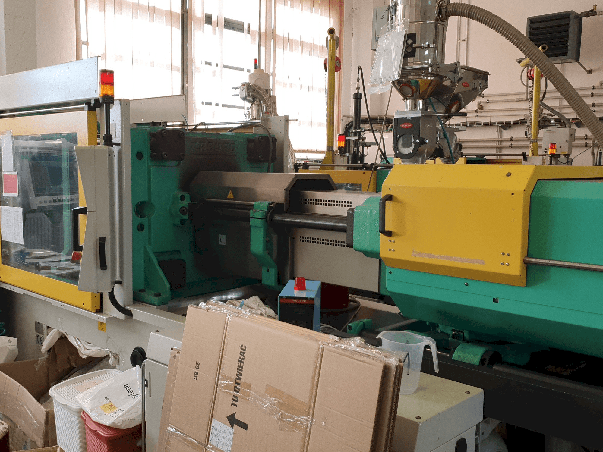 Arburg 570C 2200 - 1300-maskinen framifrån