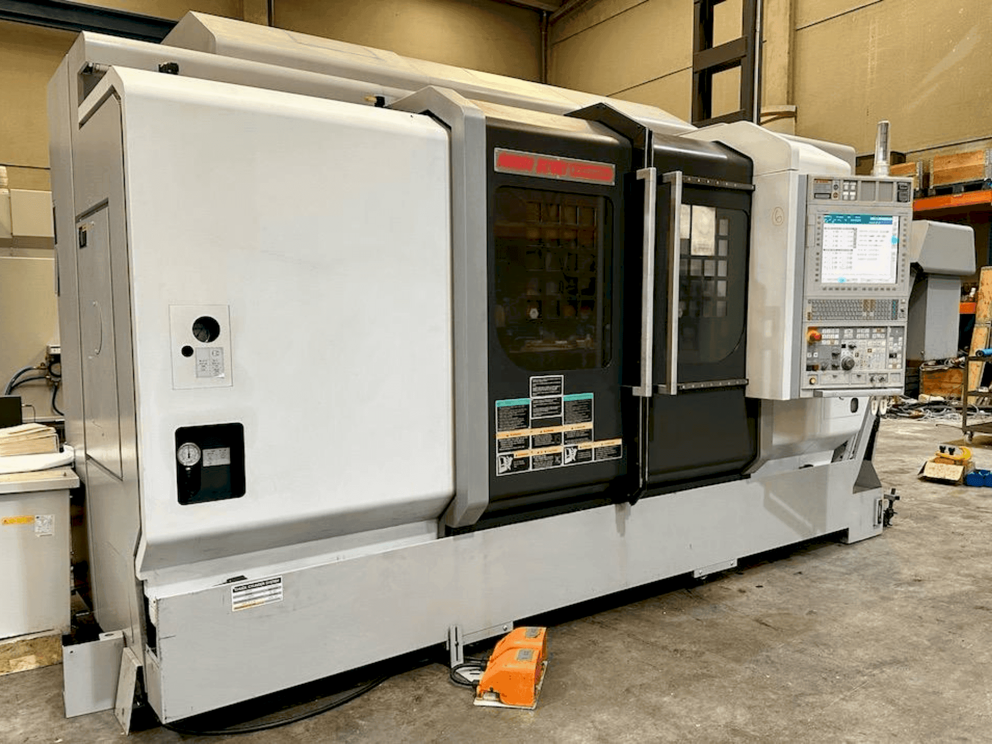 MORI SEIKI NZX 2500/1000Y-maskinen framifrån