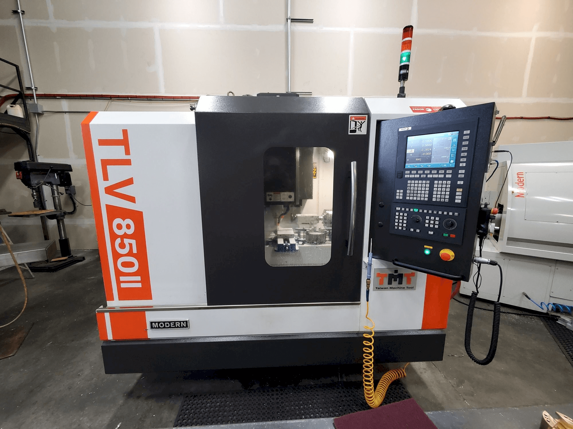 Modern TLV-85011-maskinen framifrån