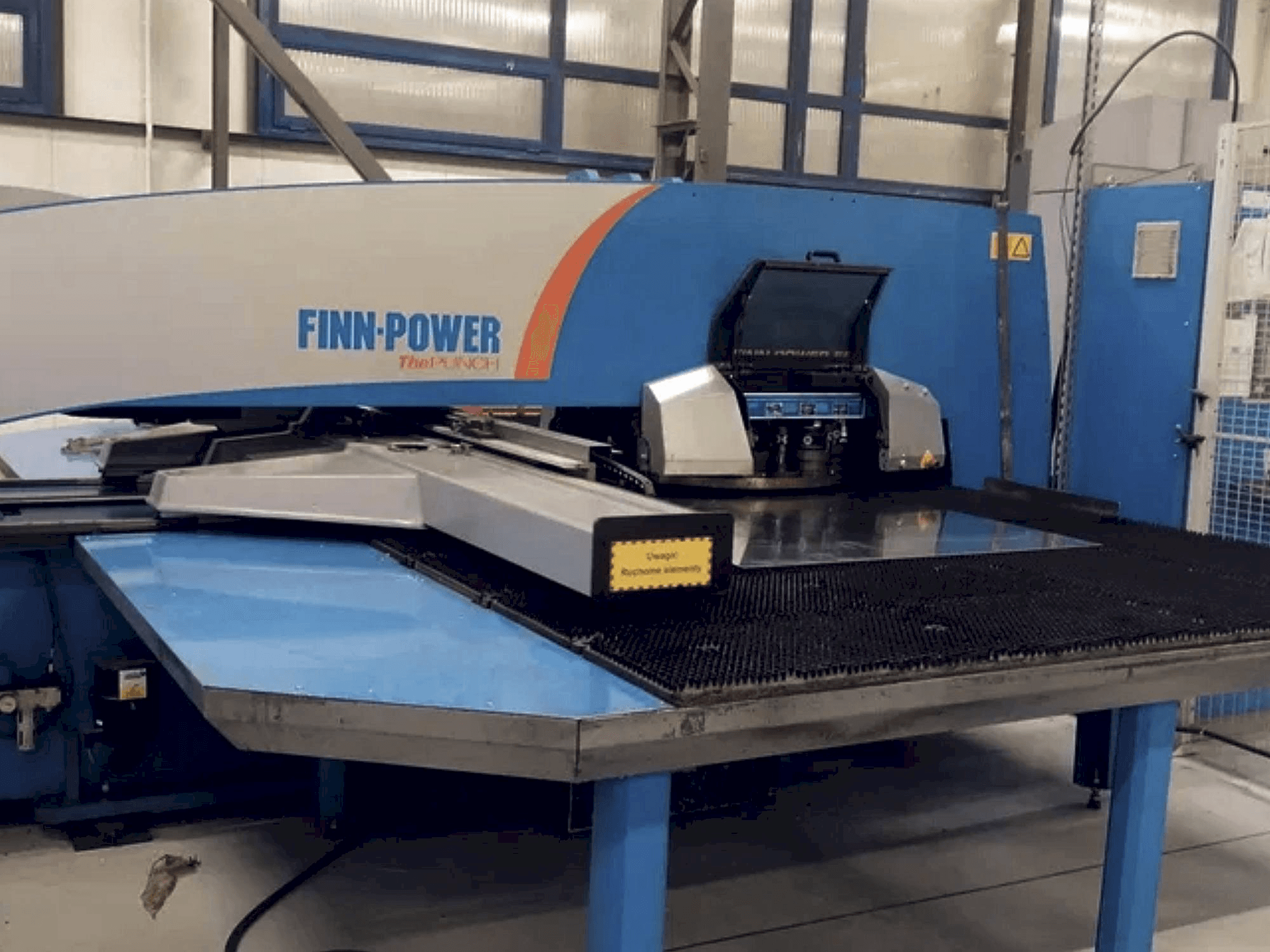Finn-Power E5x-maskinen framifrån
