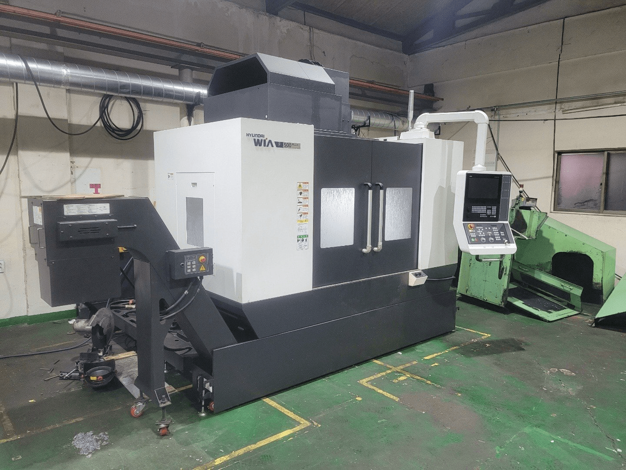 Hyundai Wia F500 PLUS-maskinen framifrån