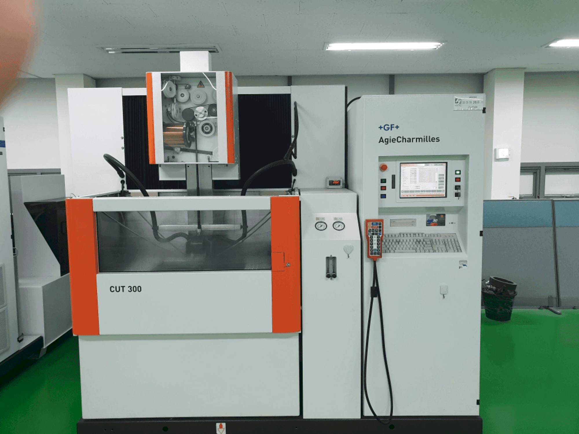 AGIE CUT 300-maskinen framifrån