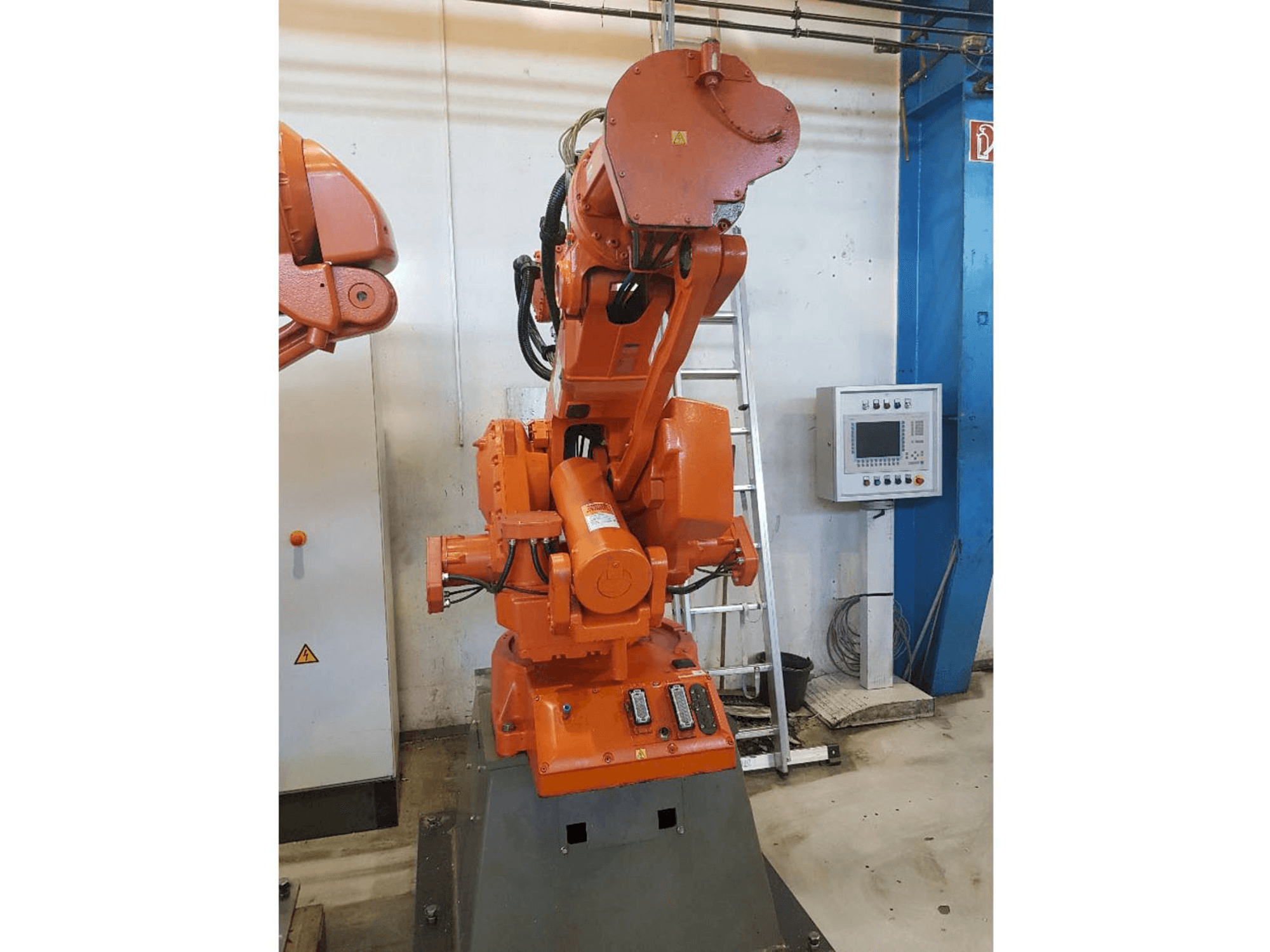 ABB IRB 6400 RM 2000-maskinen framifrån