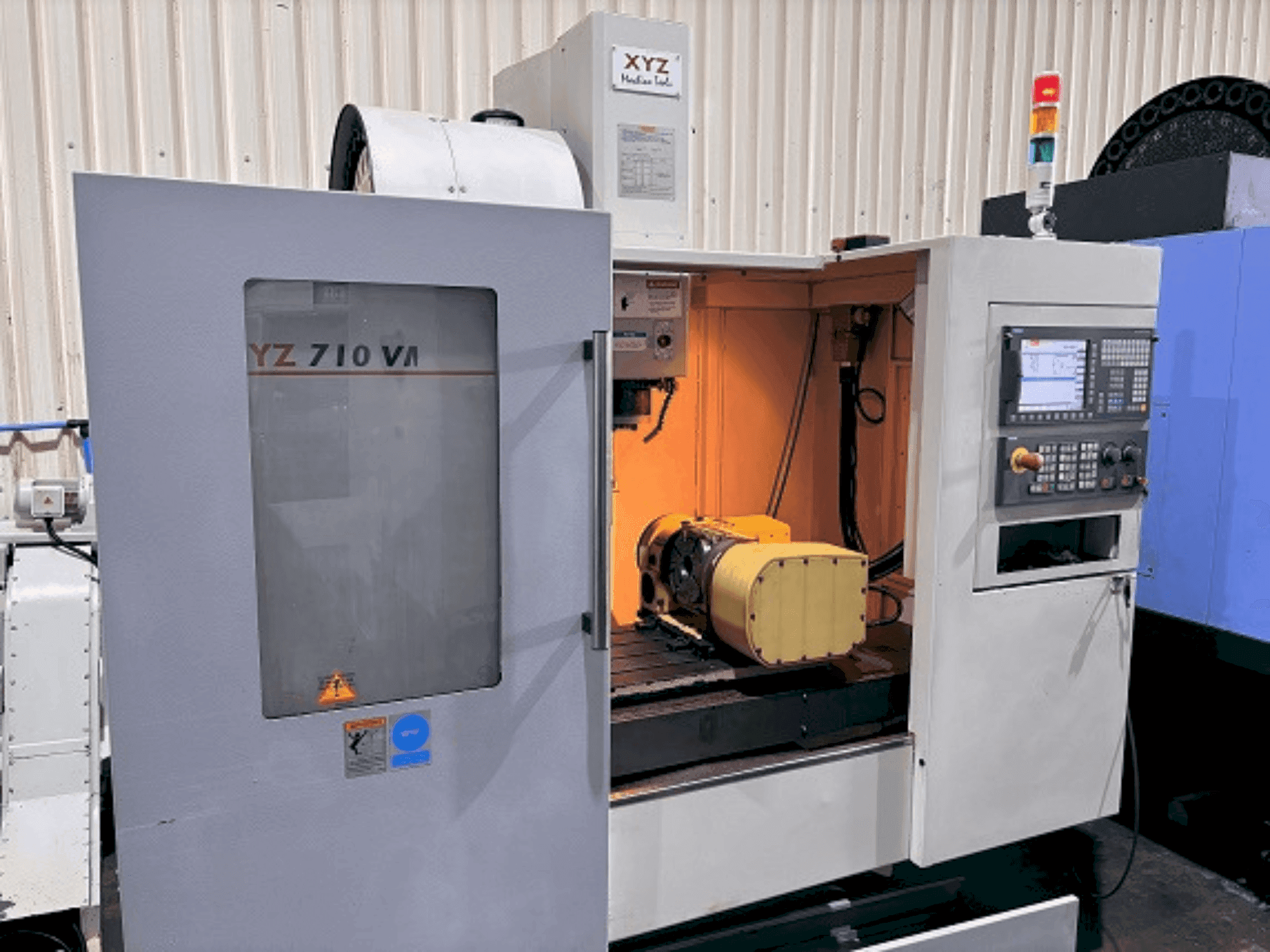 XYZ 710 VMC-maskinen framifrån