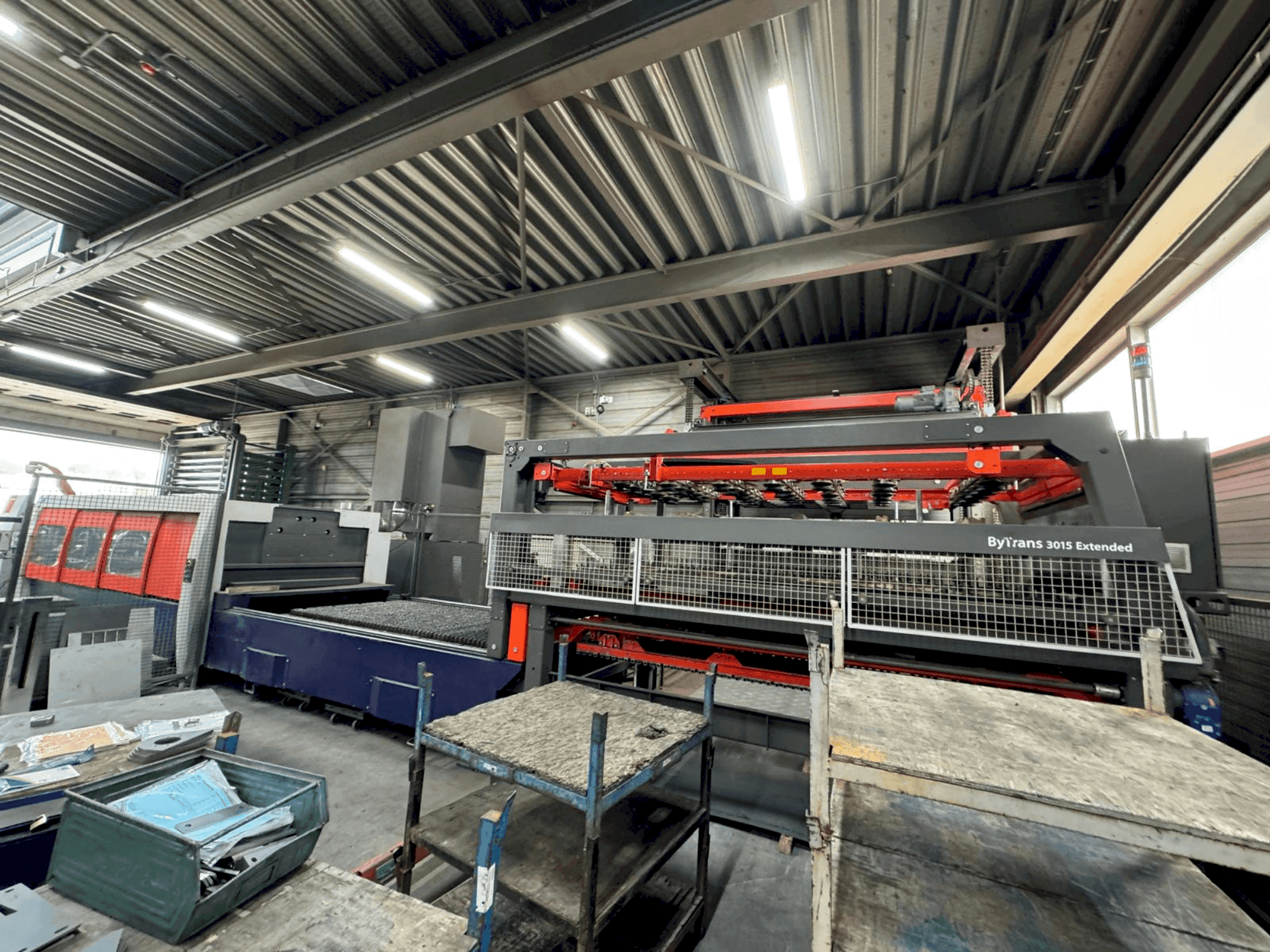 Bystronic Bytower 3015 + Bytrans Extended 3015-maskinen framifrån