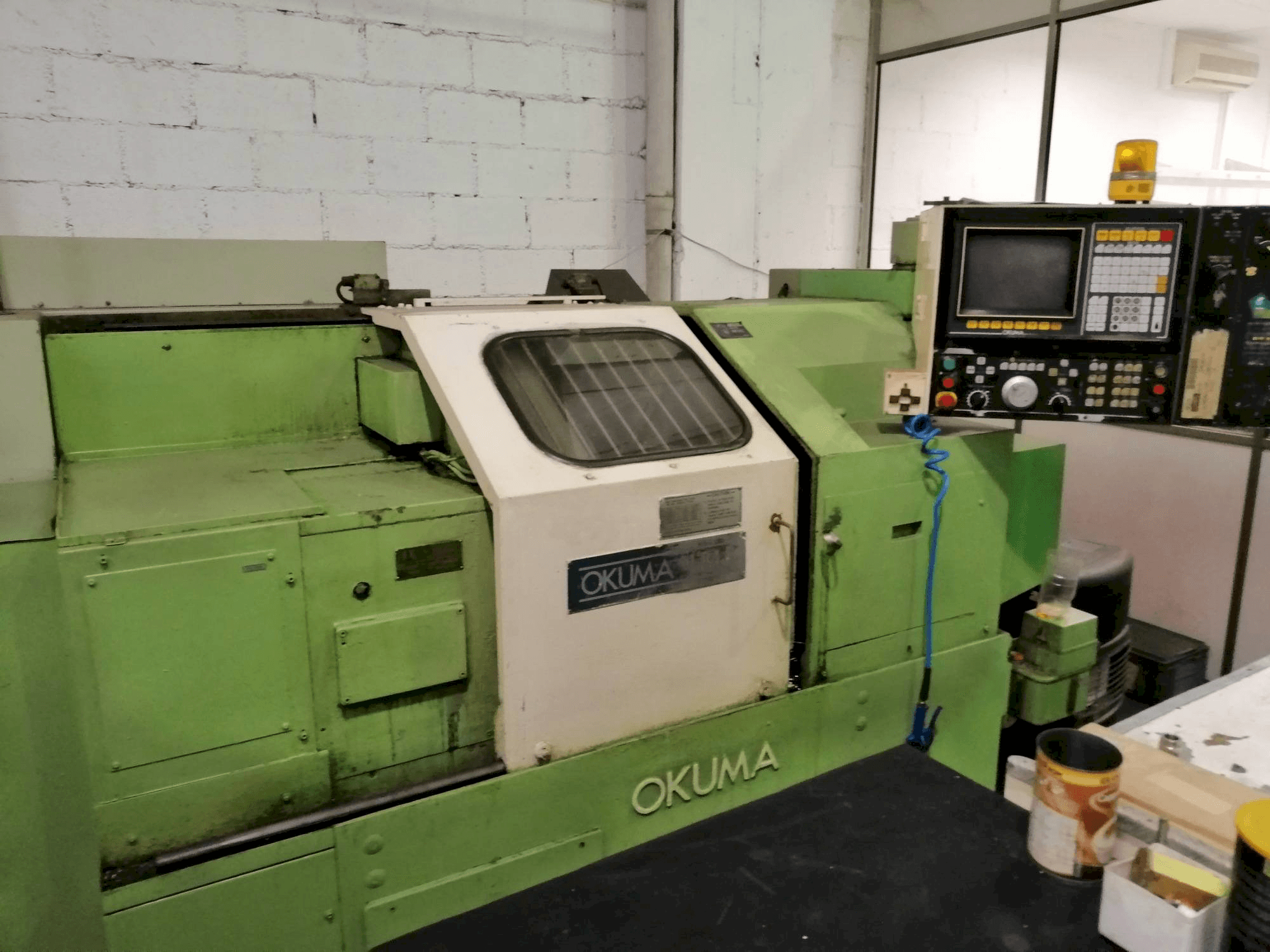 Okuma LB15-maskinen framifrån