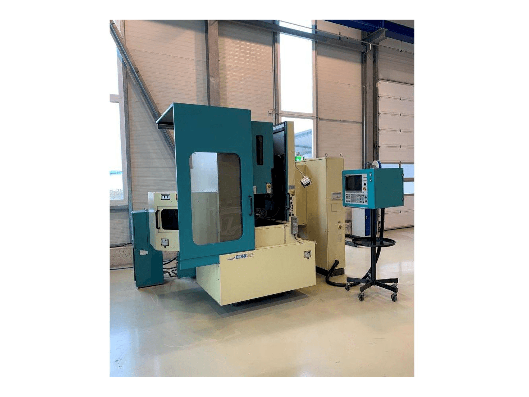 Makino EDNC43-maskinen framifrån