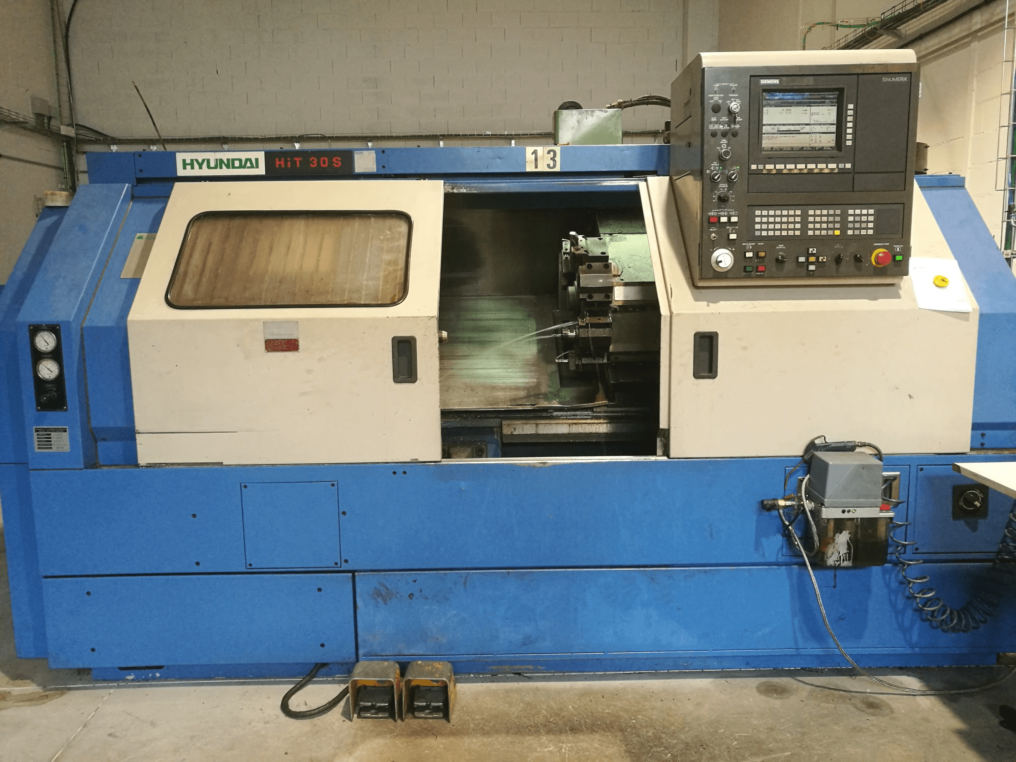 Hyundai Kia-maskinen framifrånHiT-30S