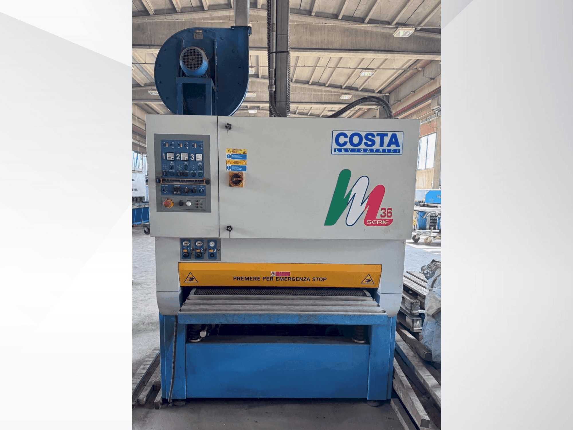 Costa M36 CC1150-maskinen framifrån