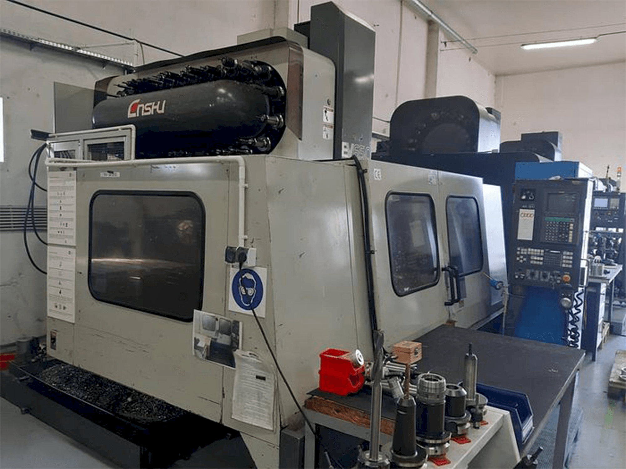Enshu EV 650-maskinen framifrån