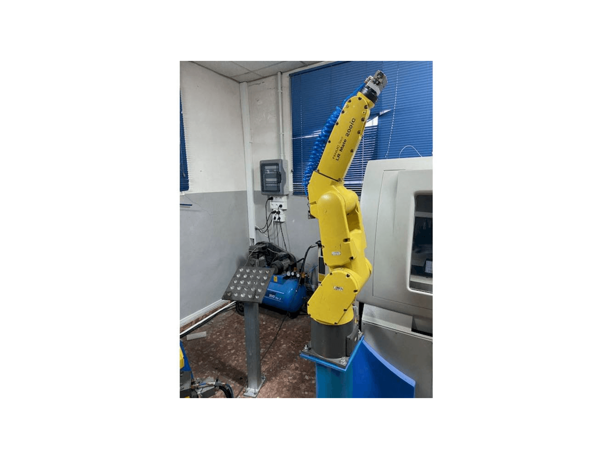 FANUC LR MATE 200 ic-maskinen framifrån