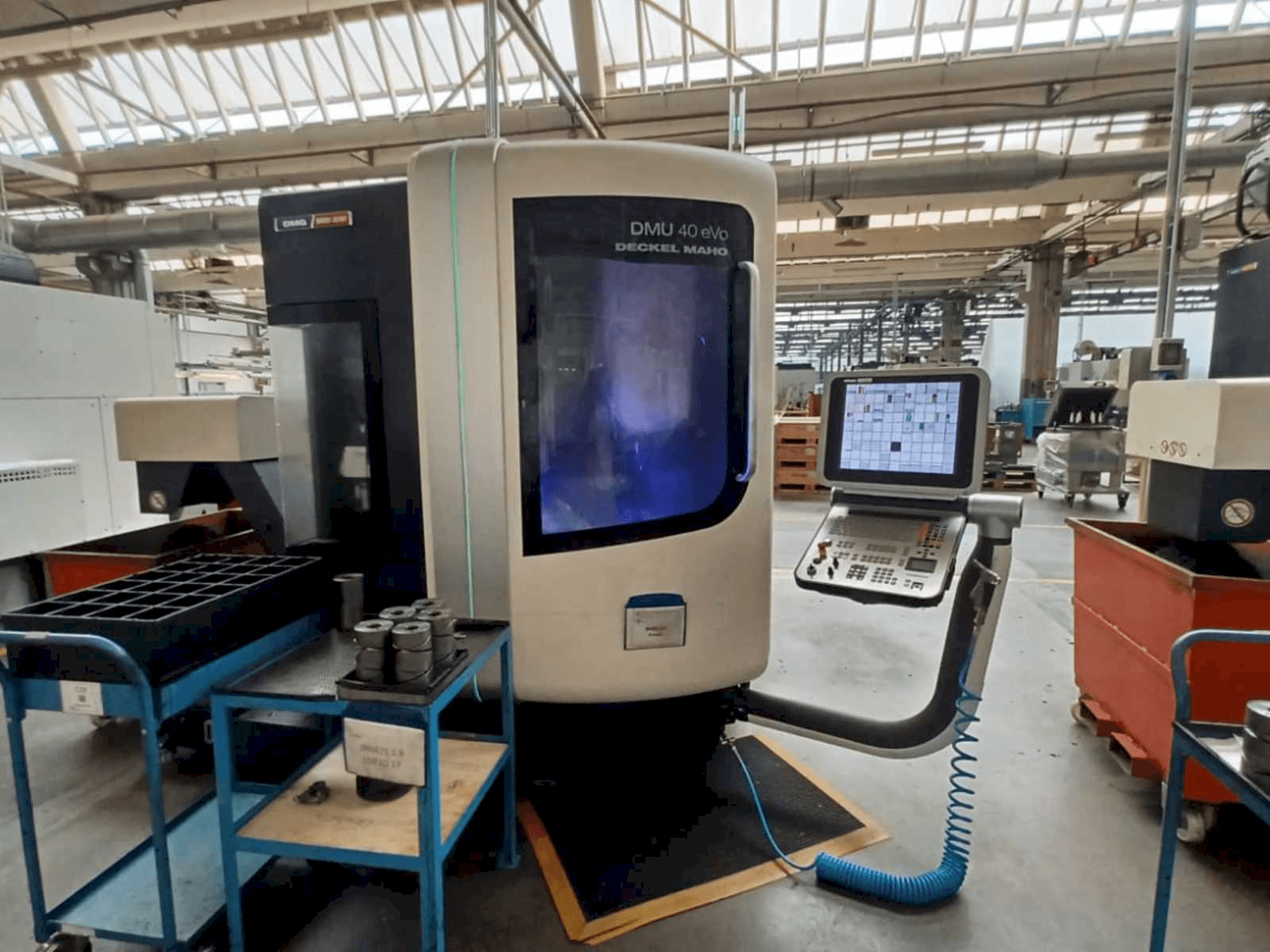 DMG DMU 40 evo-maskinen framifrån