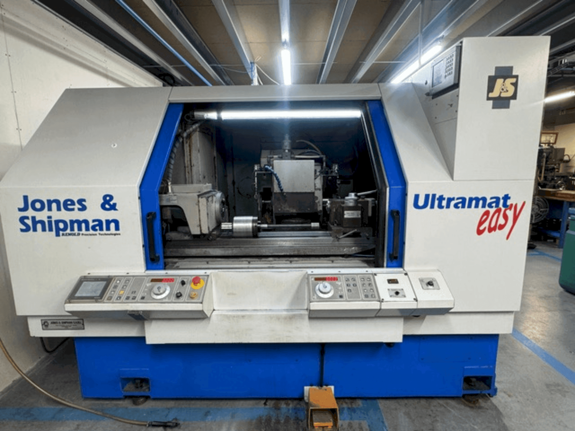 Jones & Shipman ULTRAMAT EASY CNC-maskinen framifrån