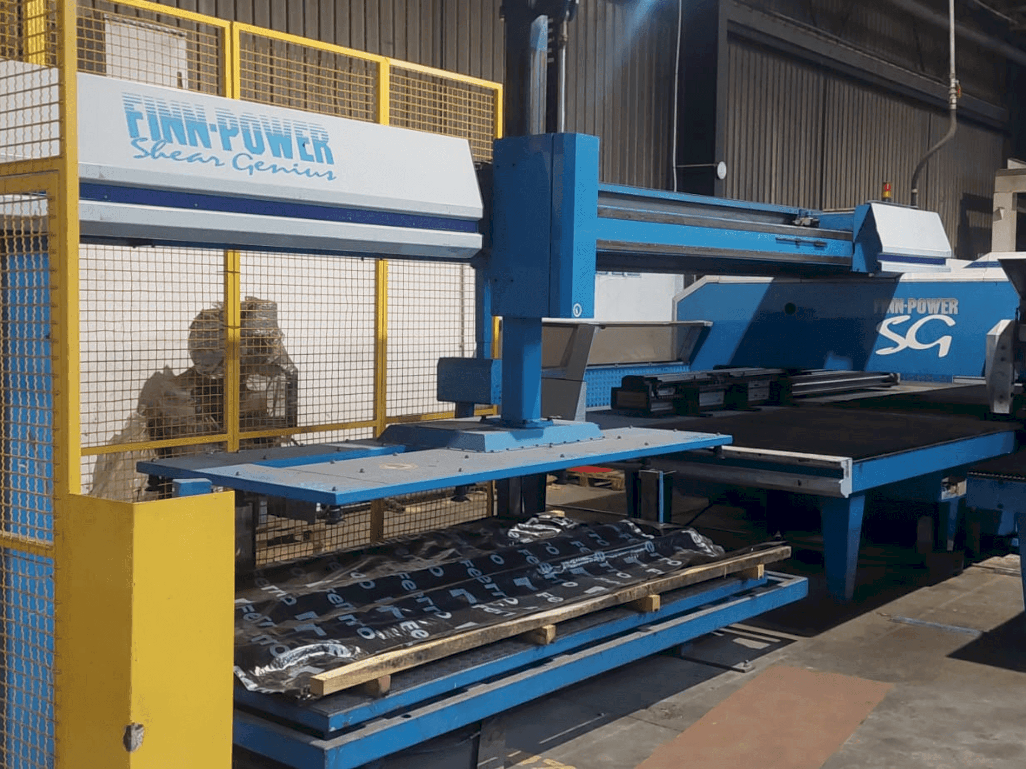 Finn-Power Shear Genius TRS 6 SBU-maskinen framifrån