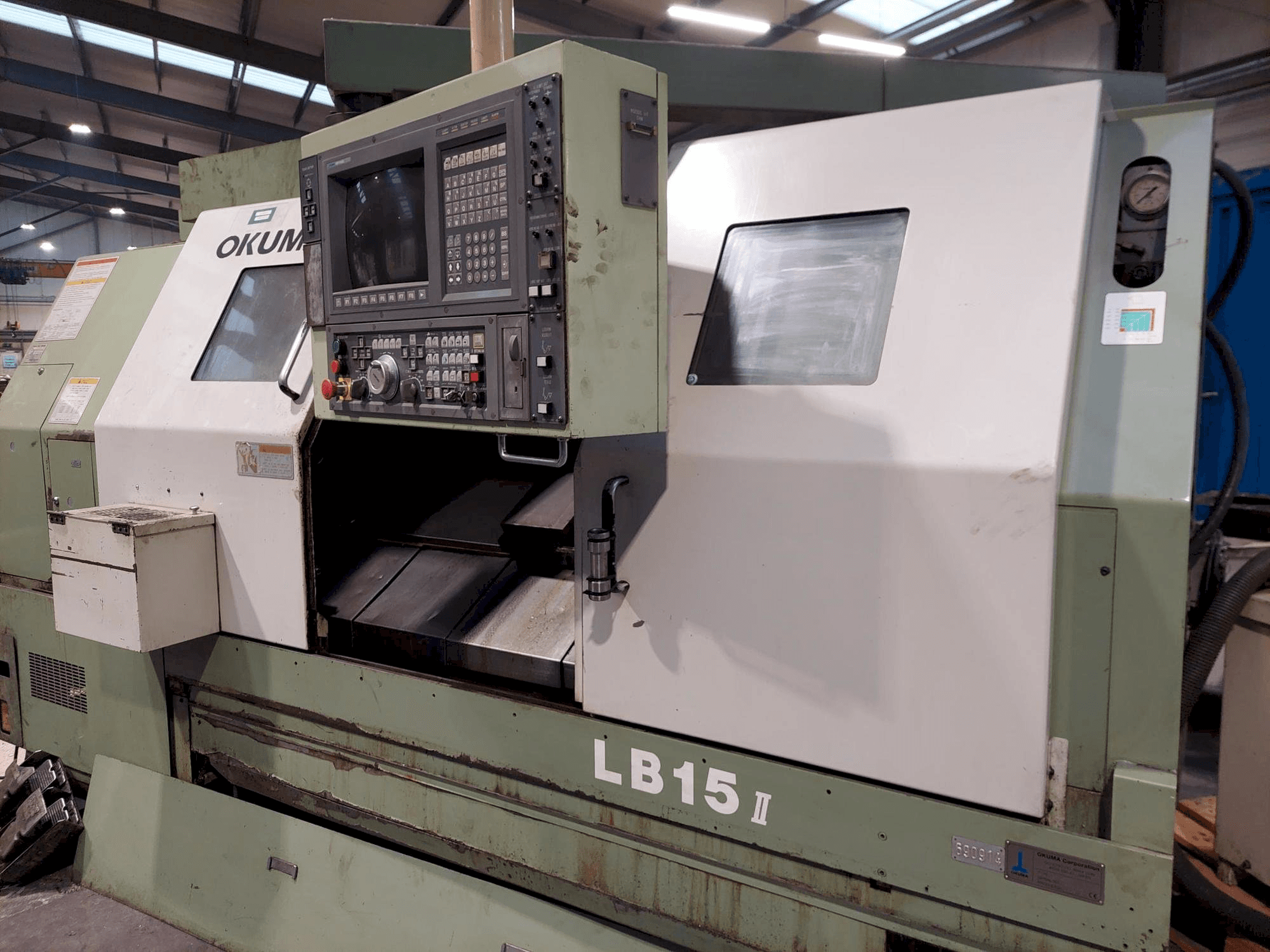 Okuma LB15-maskinen framifrån