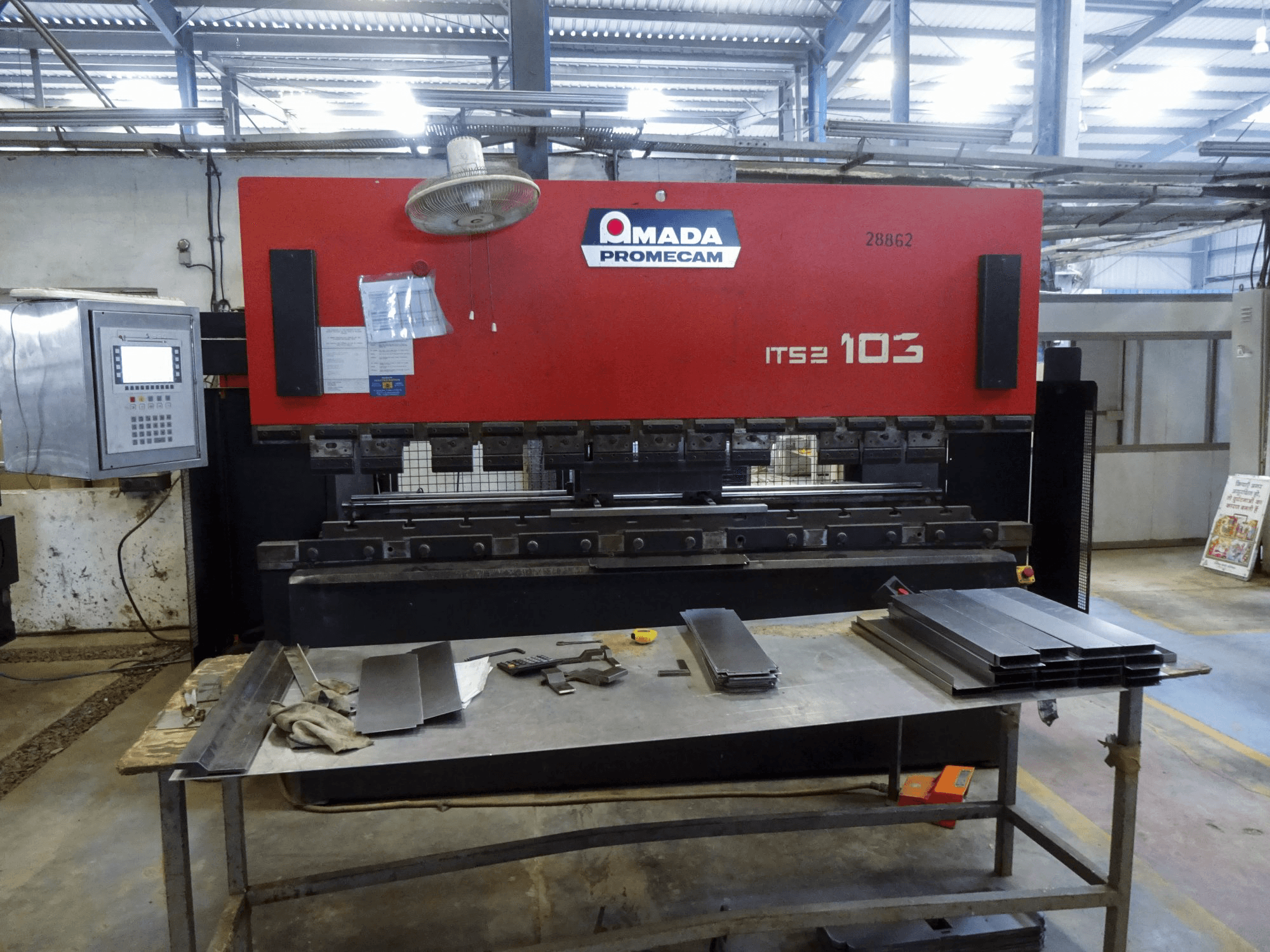 AMADA-maskinen framifrånIT S2 103