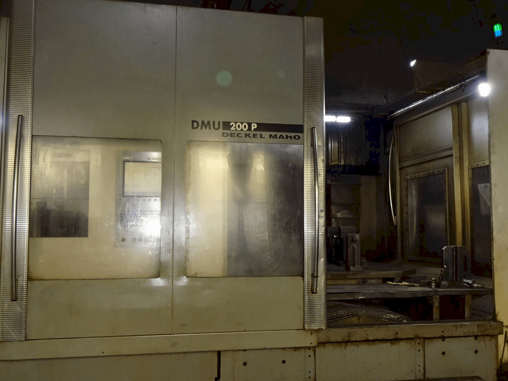 DECKEL MAHO-maskinen framifrånDMU 200P