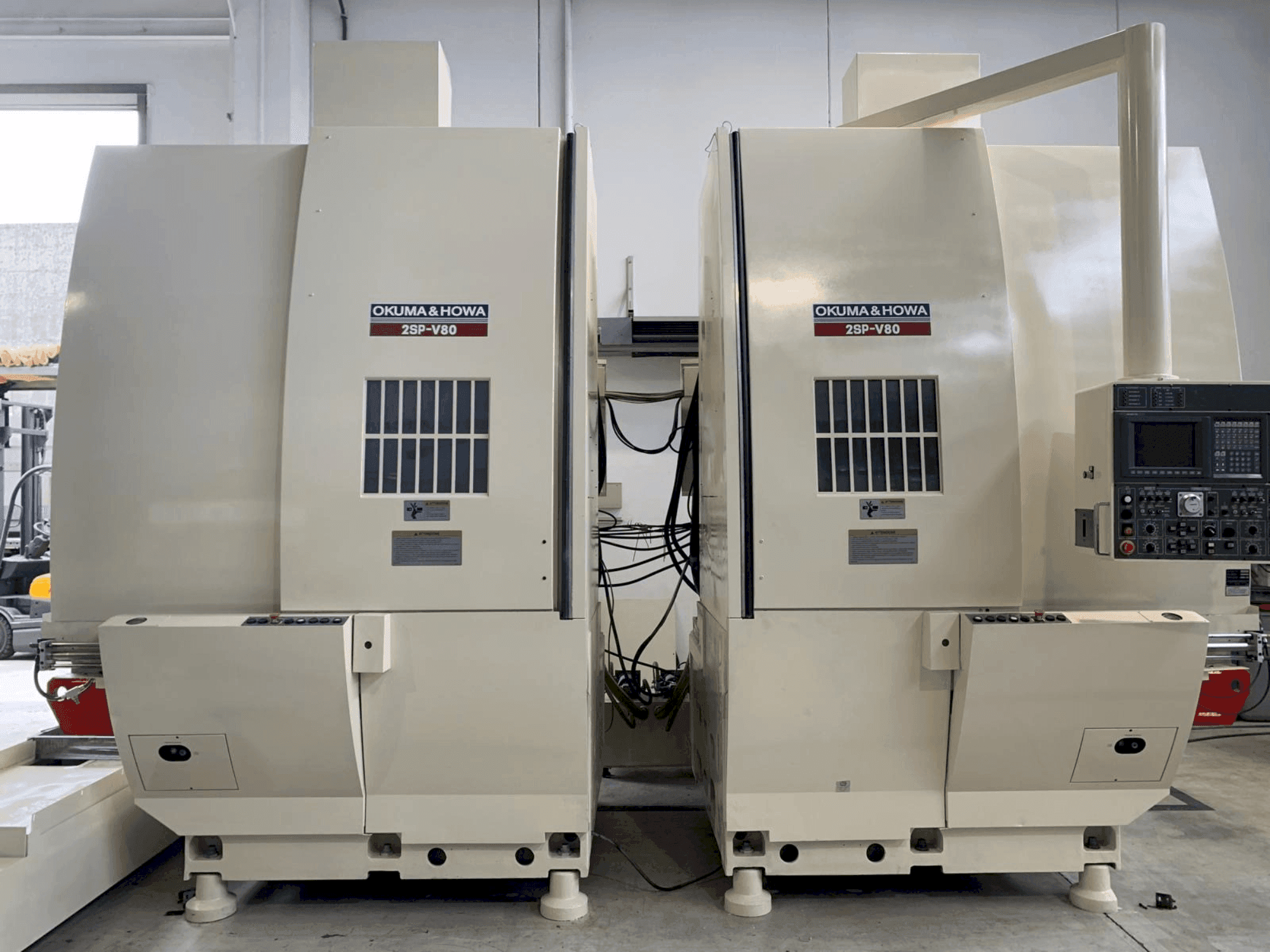 Okuma 2SP-V80-maskinen framifrån