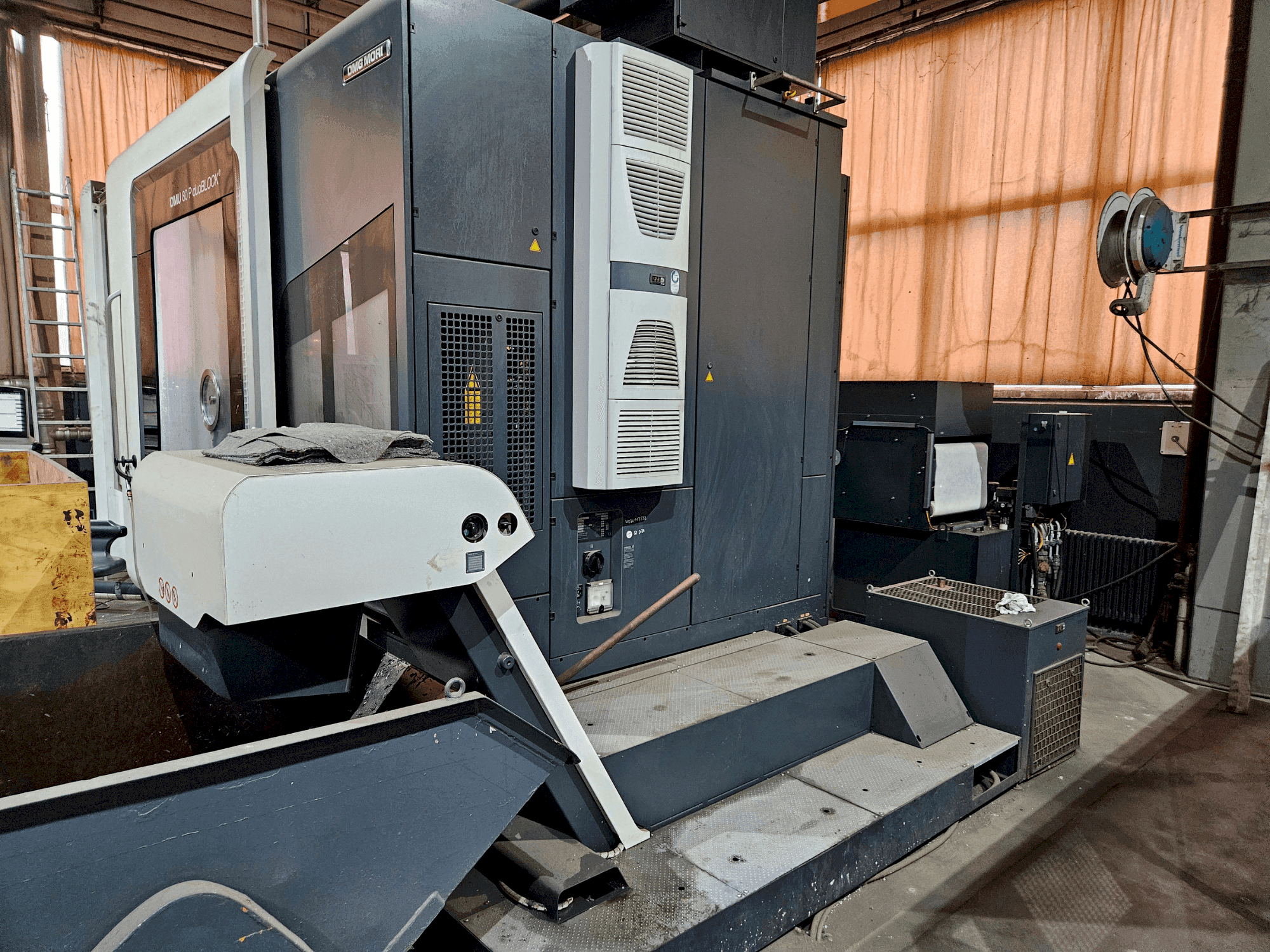 DMG MORI DMU 80 P duoBLOCK-maskinen framifrån