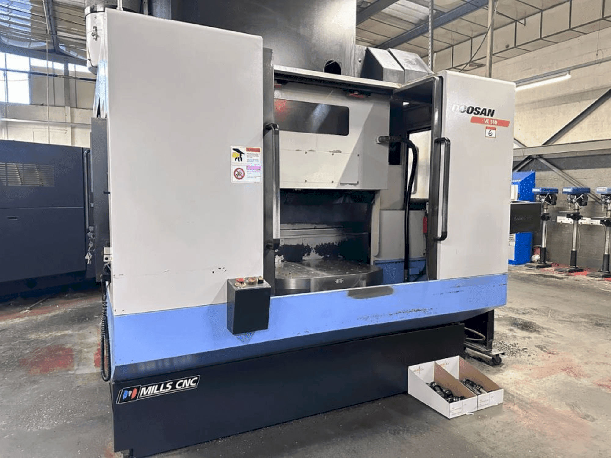 DOOSAN VC 510-maskinen framifrån