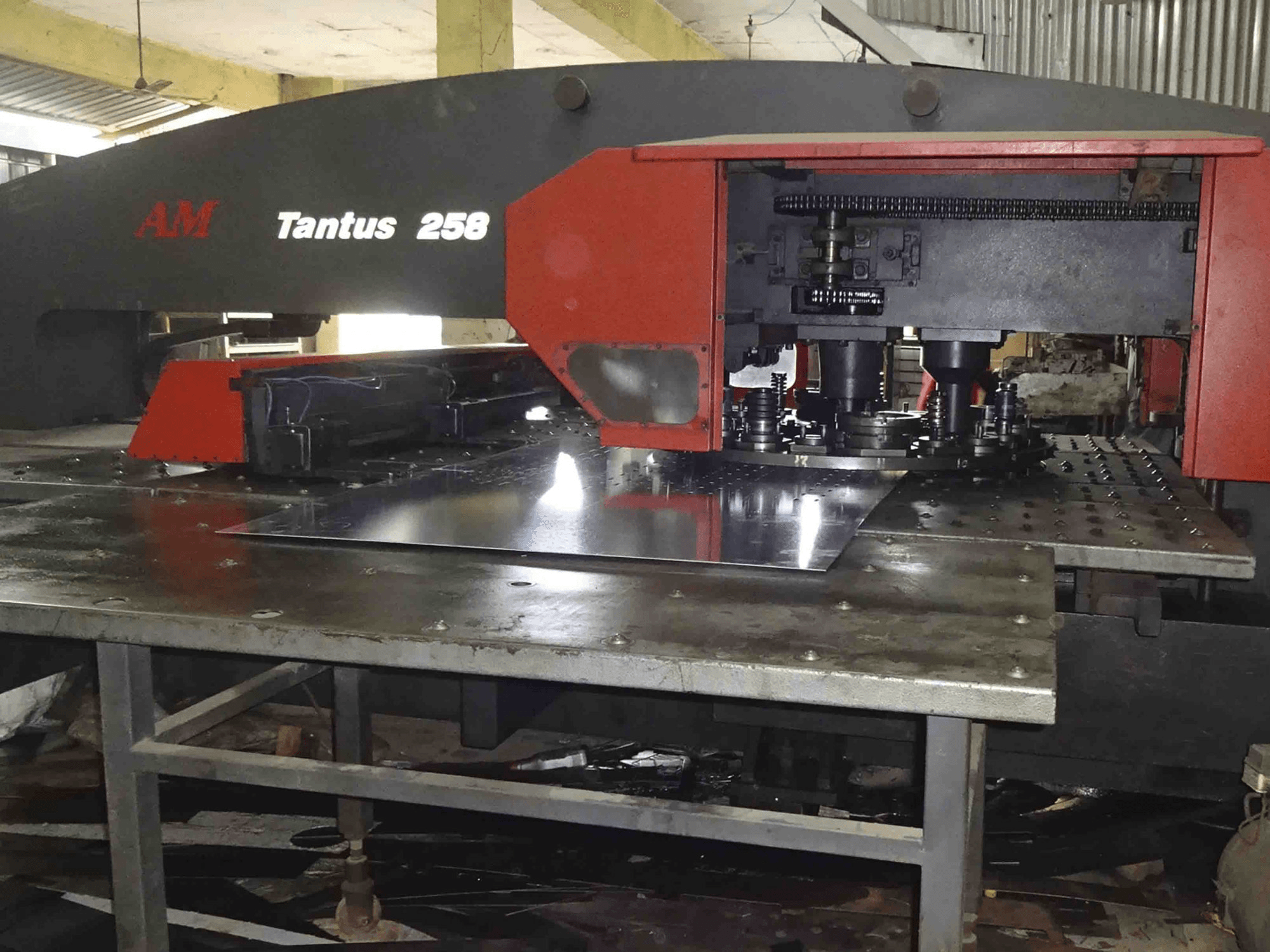 AMC-maskinen sedd från högerTAN-258