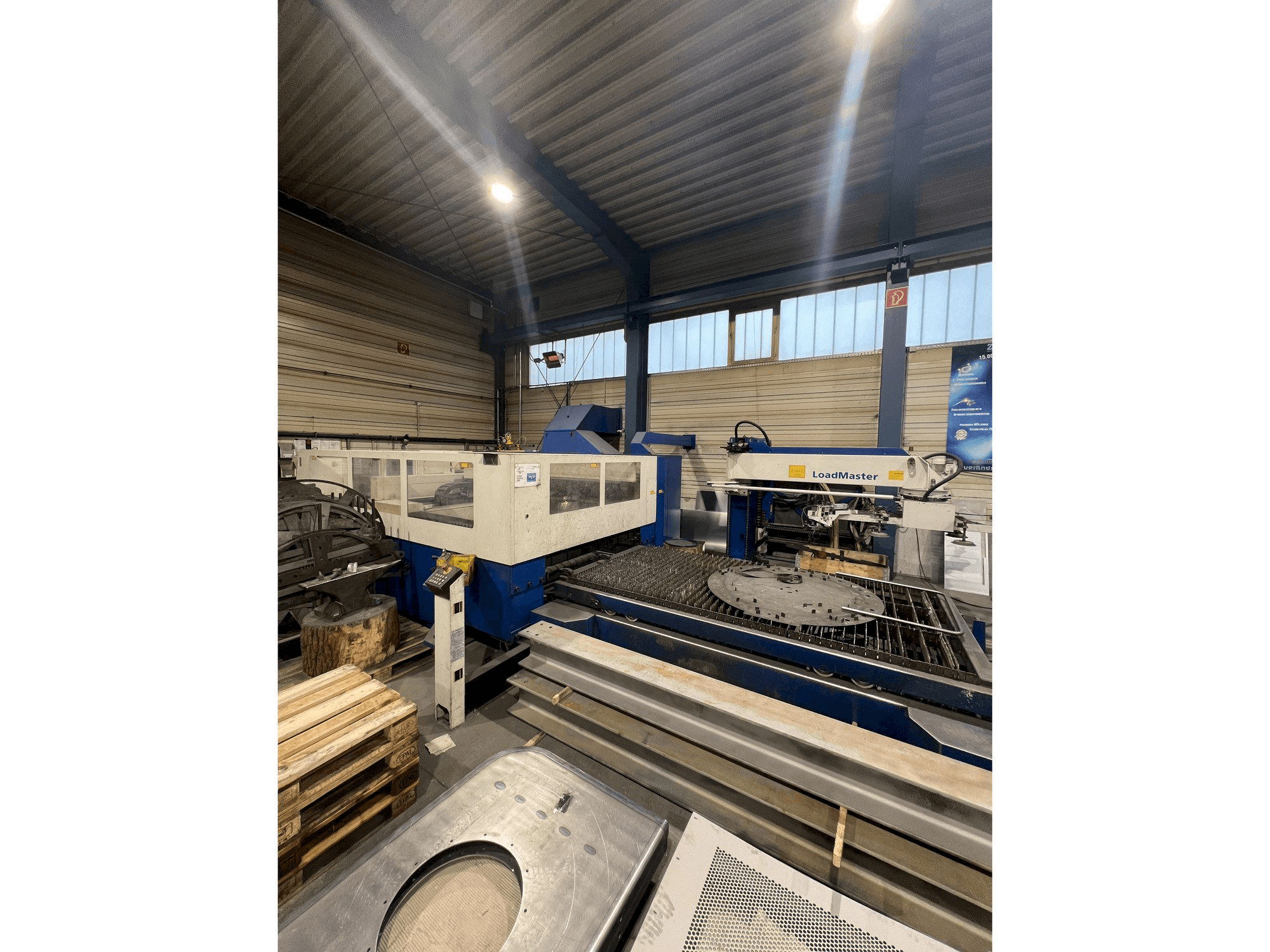 TRUMPF TruLaser 3030-maskinen framifrån