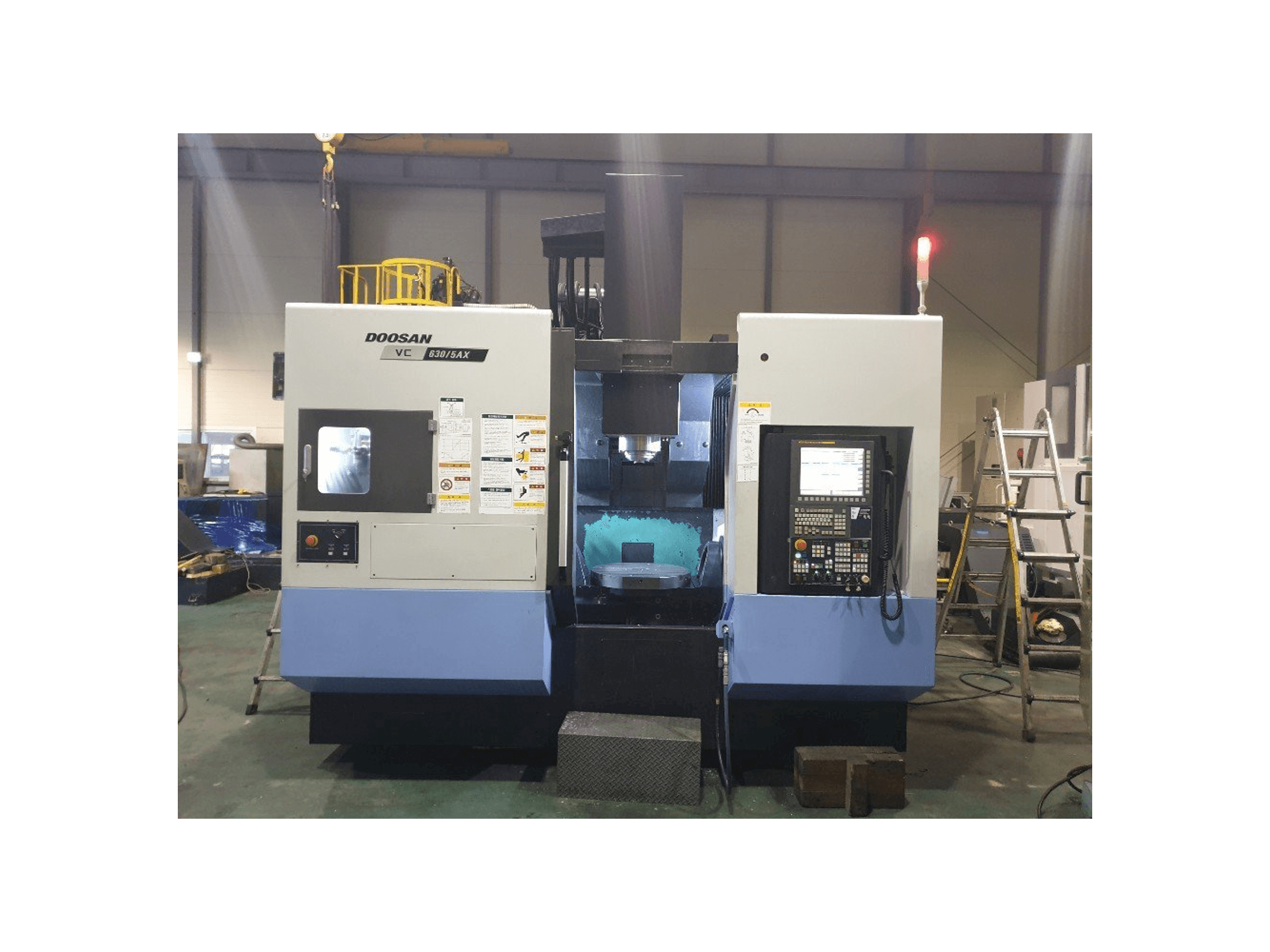 Doosan VC630/5AX-maskinen framifrån