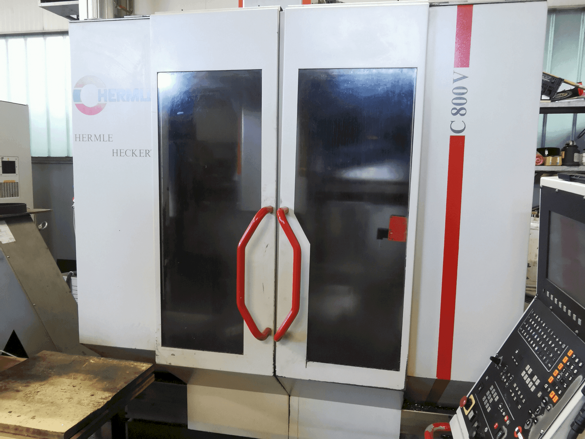 HERMLE C 800 V-maskinen framifrån