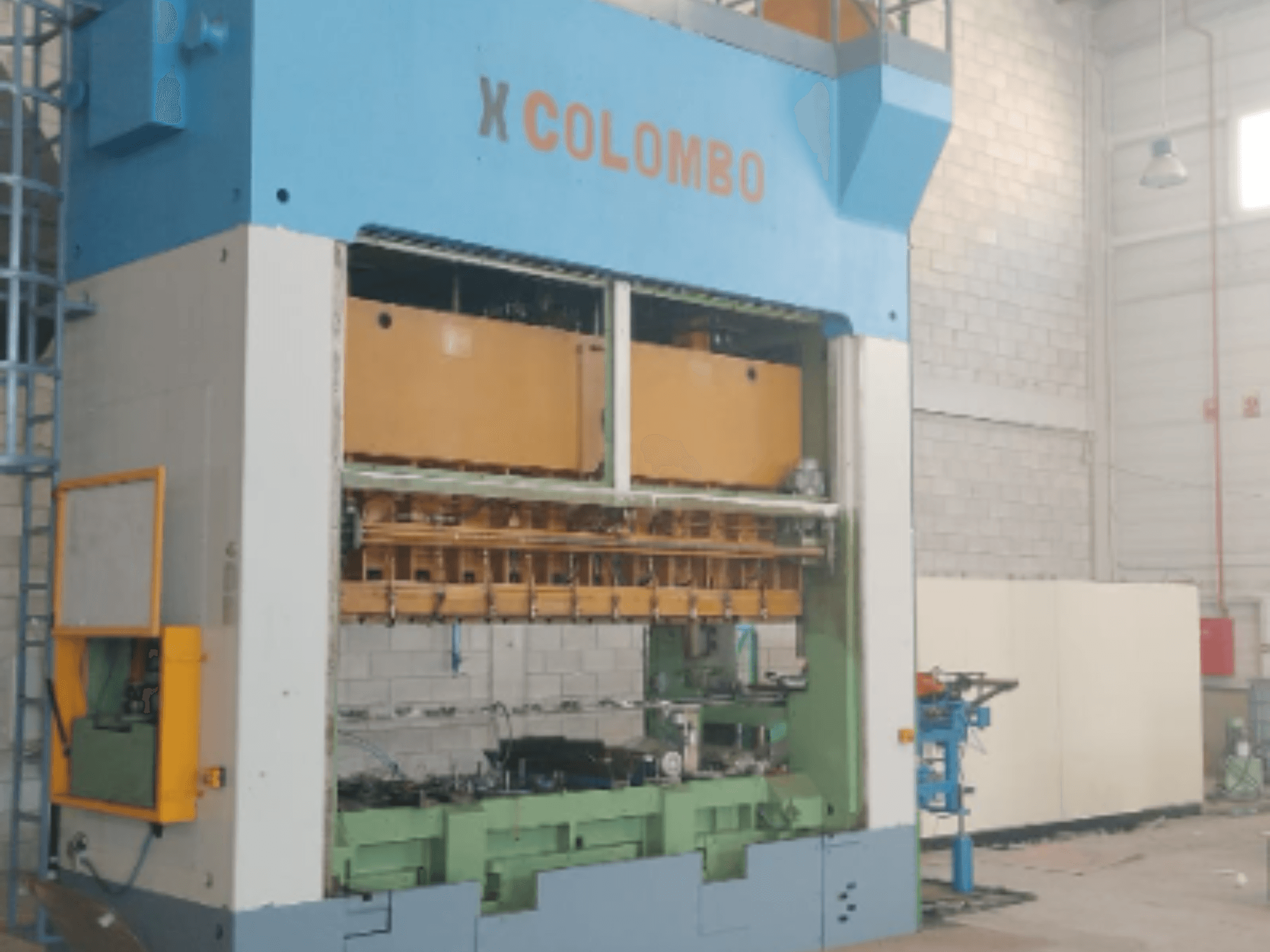Mekanisk stanspress av märket Colombo Agostino T231A315, framifrån, med bild på maskinens komponenter och funktioner.