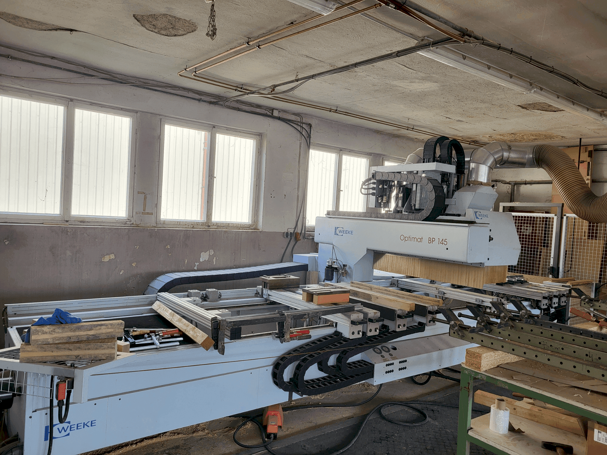 Weeke Optimat BP145-maskinen framifrån