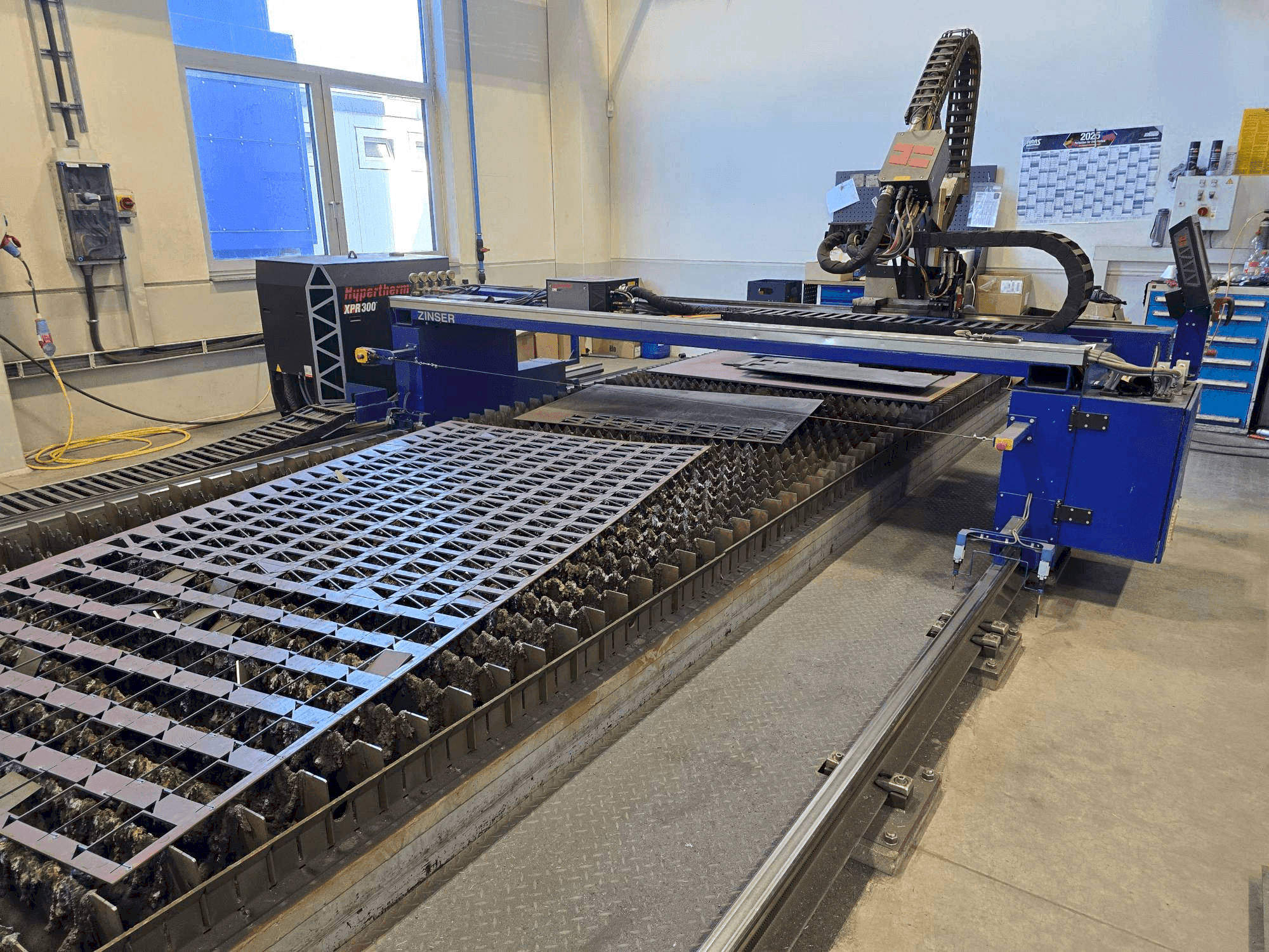 ZINSER 2425-I/3600-maskinen framifrån